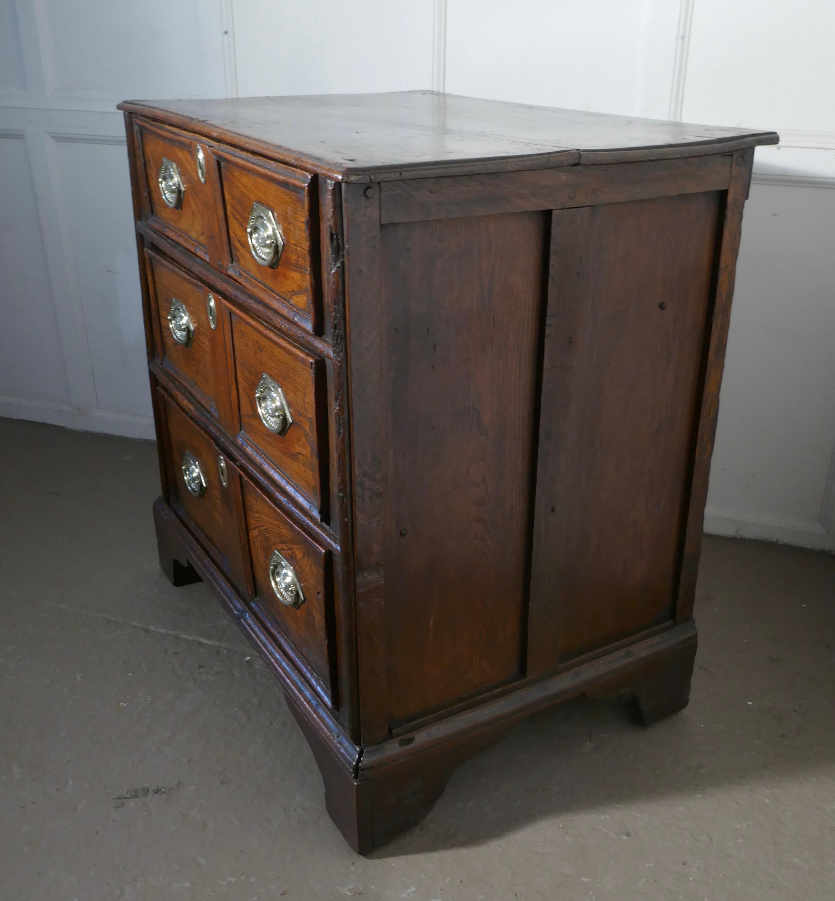 18th Century Small Elm Country Chest of Drawers For Sale 5