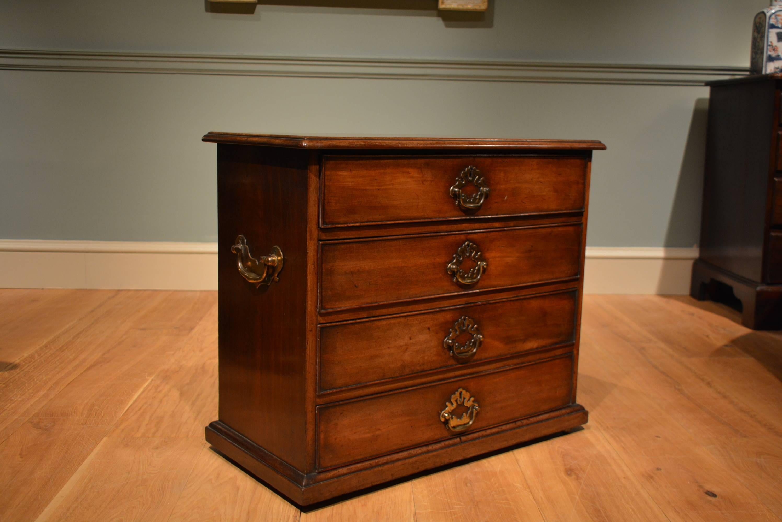 18th Century Small Free Standing Mahogany Chest/End Table In Good Condition In Salisbury Wiltshire, GB