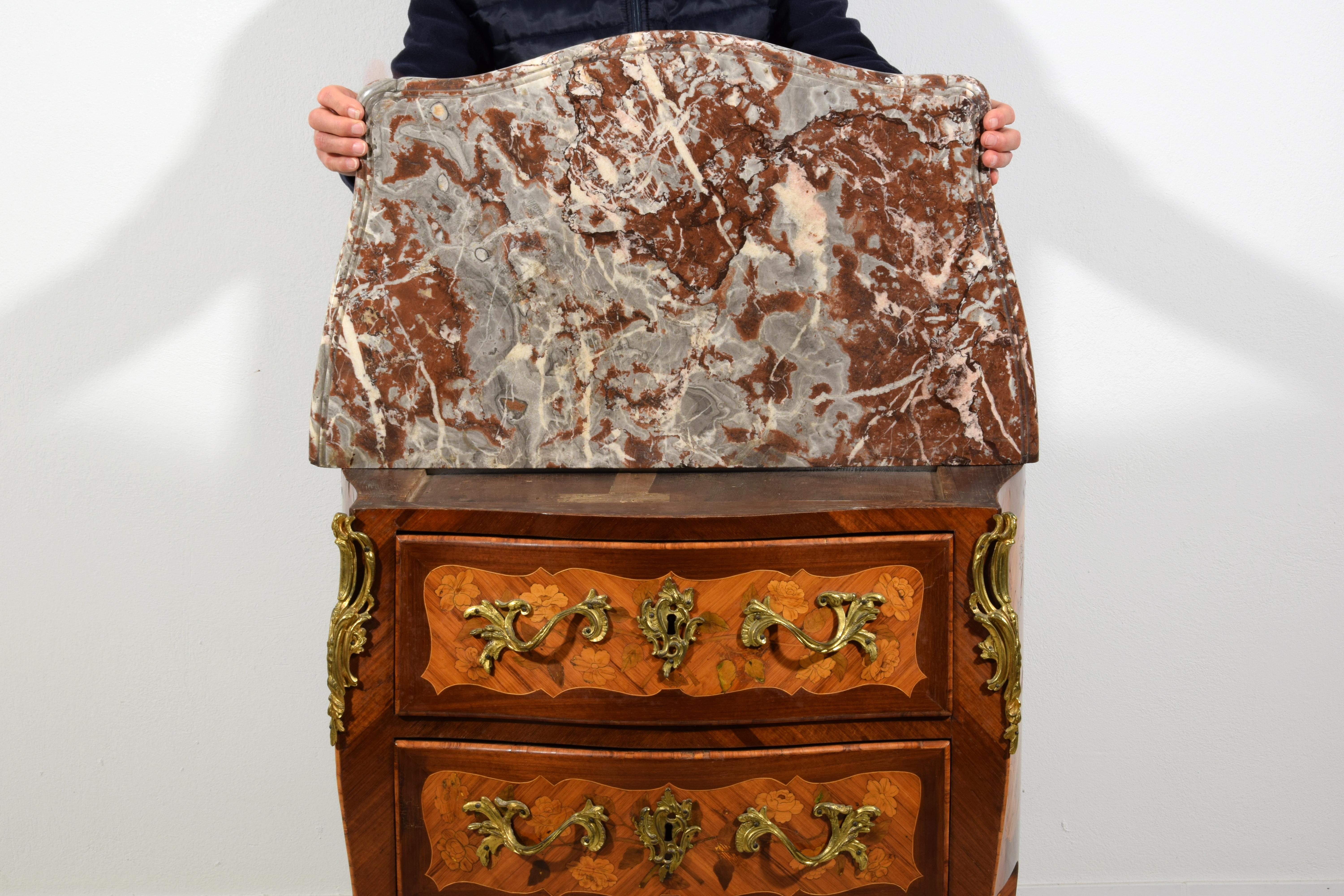 18th century, Small French Veneered and Inlaid Wood Commode For Sale 4