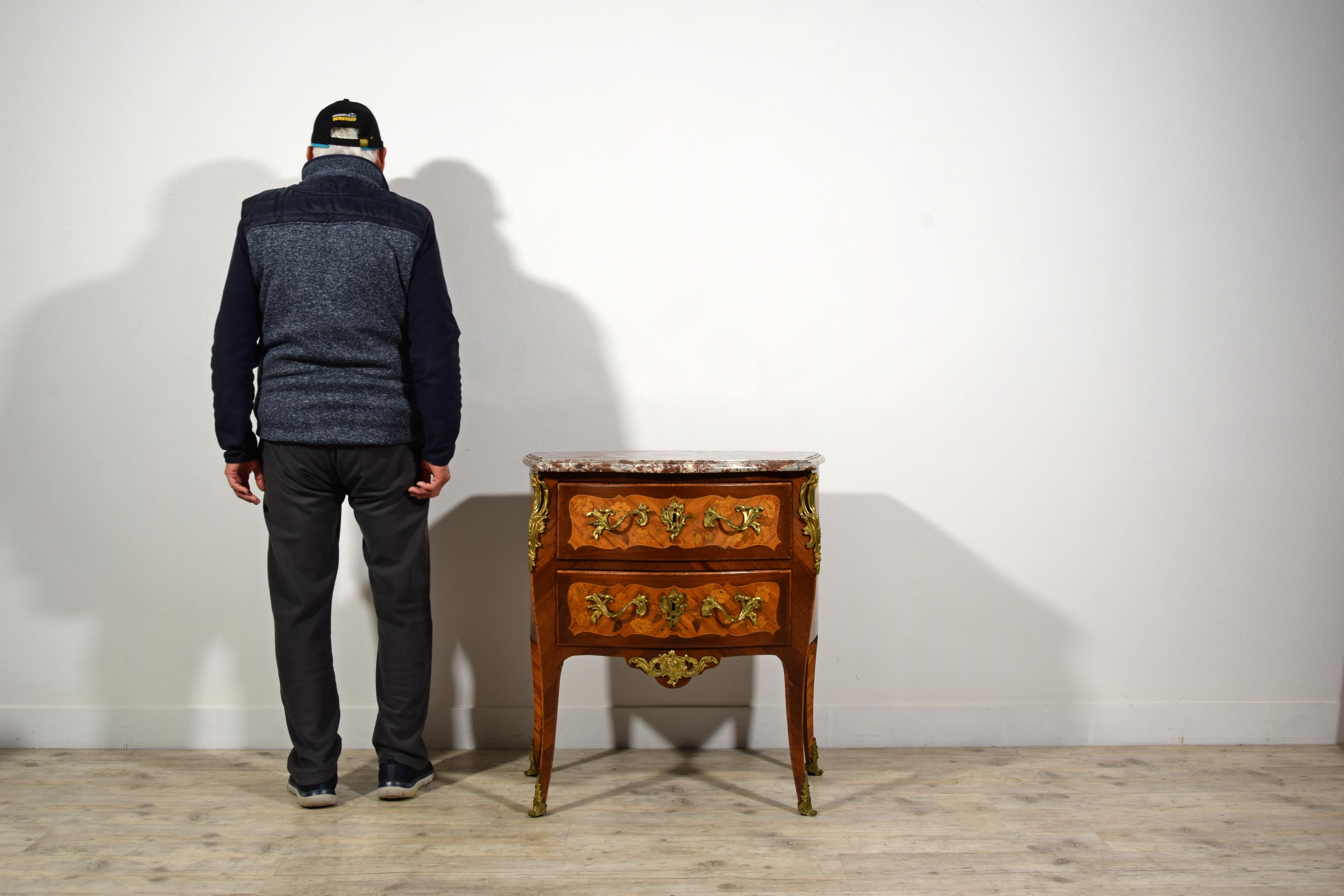18th century, Small French Veneered and Inlaid Wood Commode For Sale 5