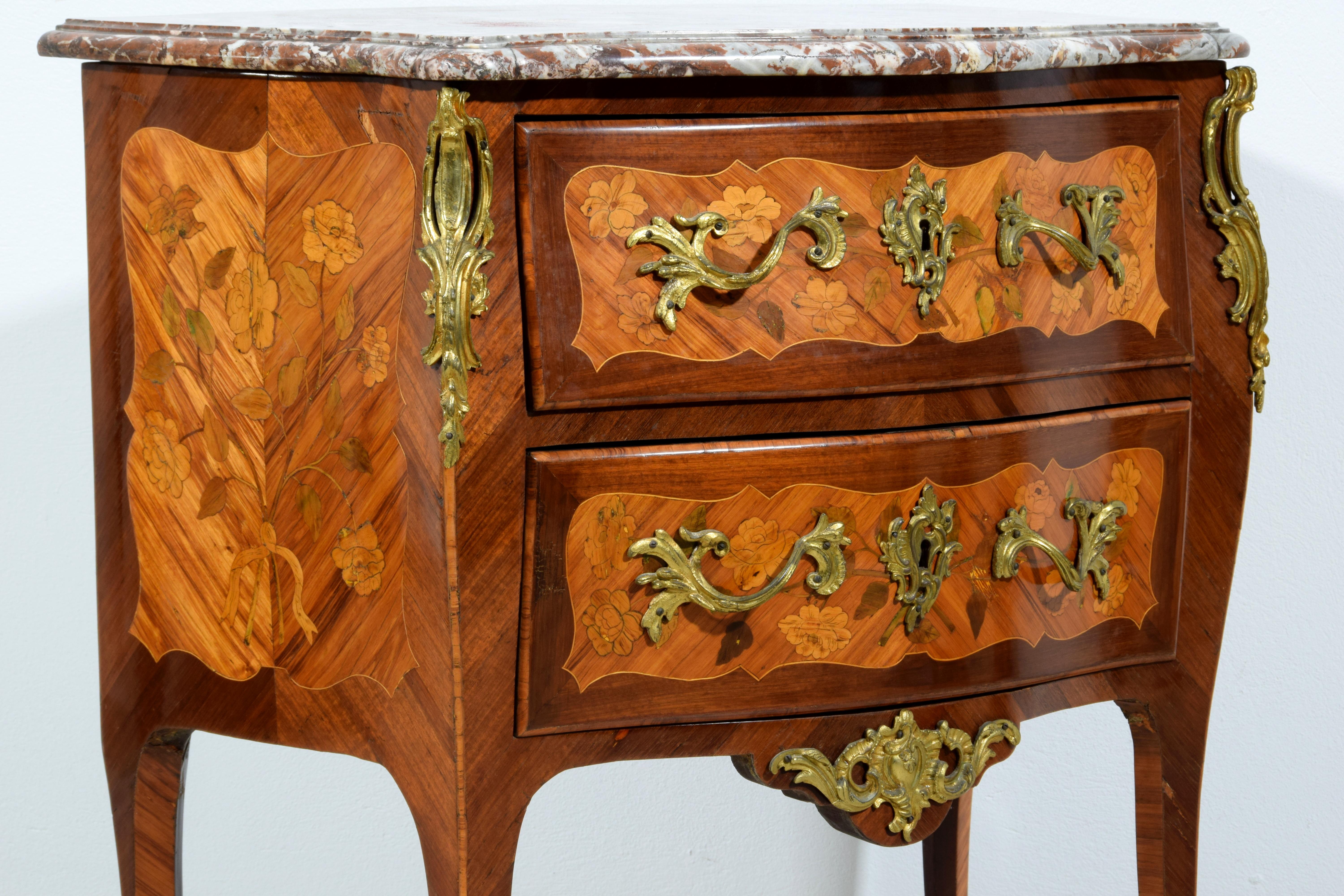 18th century, Small French Veneered and Inlaid Wood Commode For Sale 1