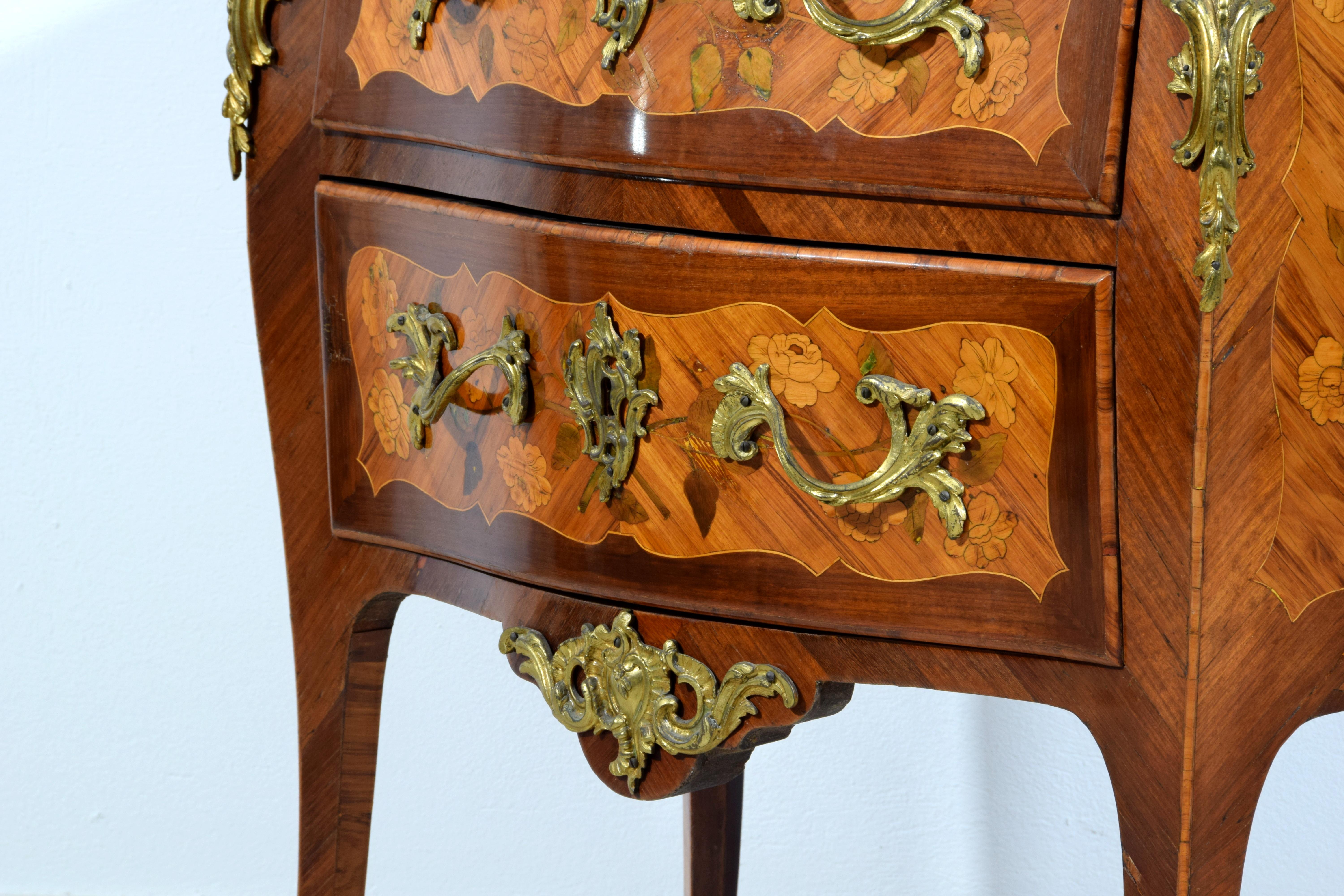 18th century, Small French Veneered and Inlaid Wood Commode For Sale 2