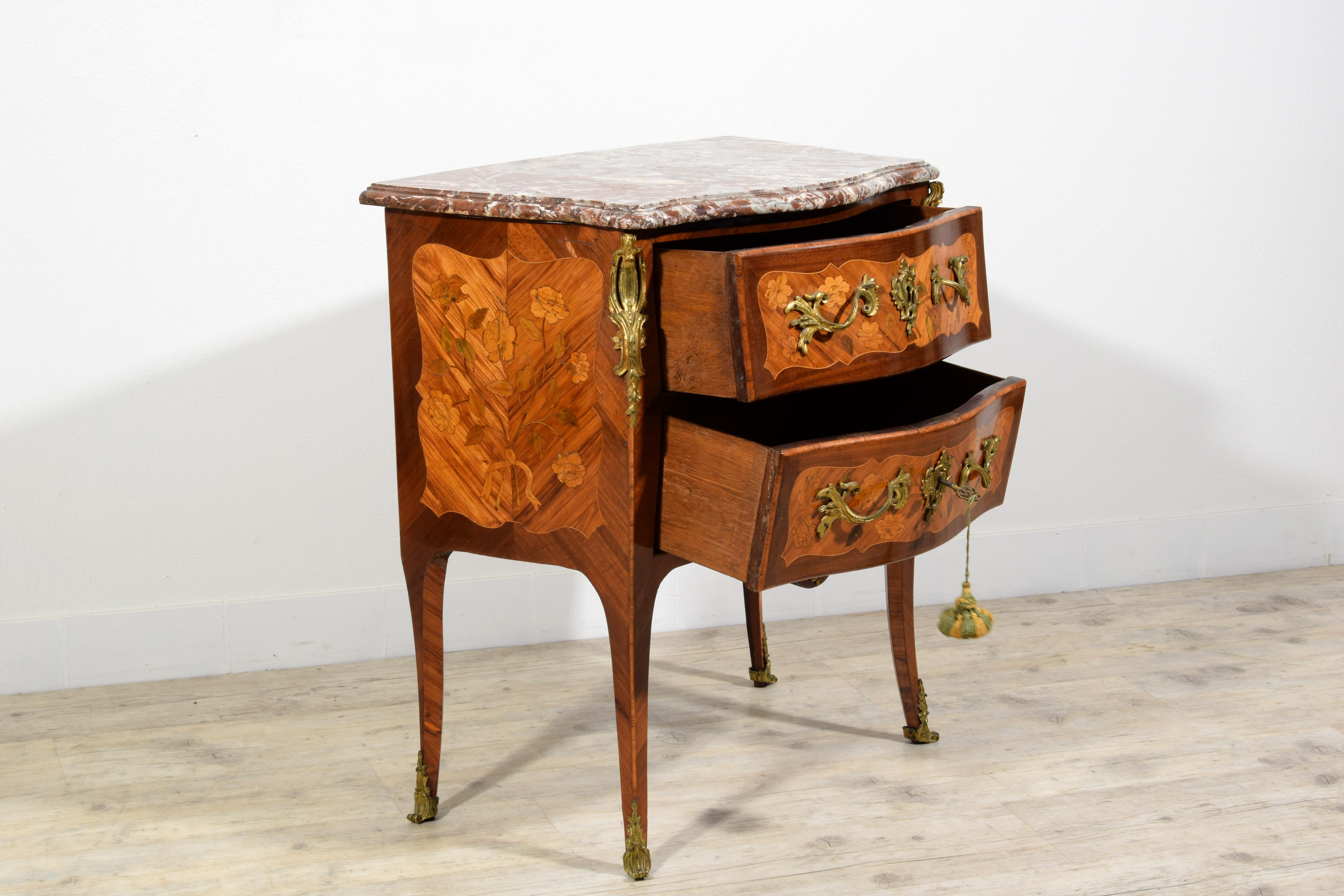 18th century, Small French Veneered and Inlaid Wood Commode For Sale 3