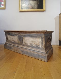 18th CENTURY SMALL PAINTED TRAVELING CHEST