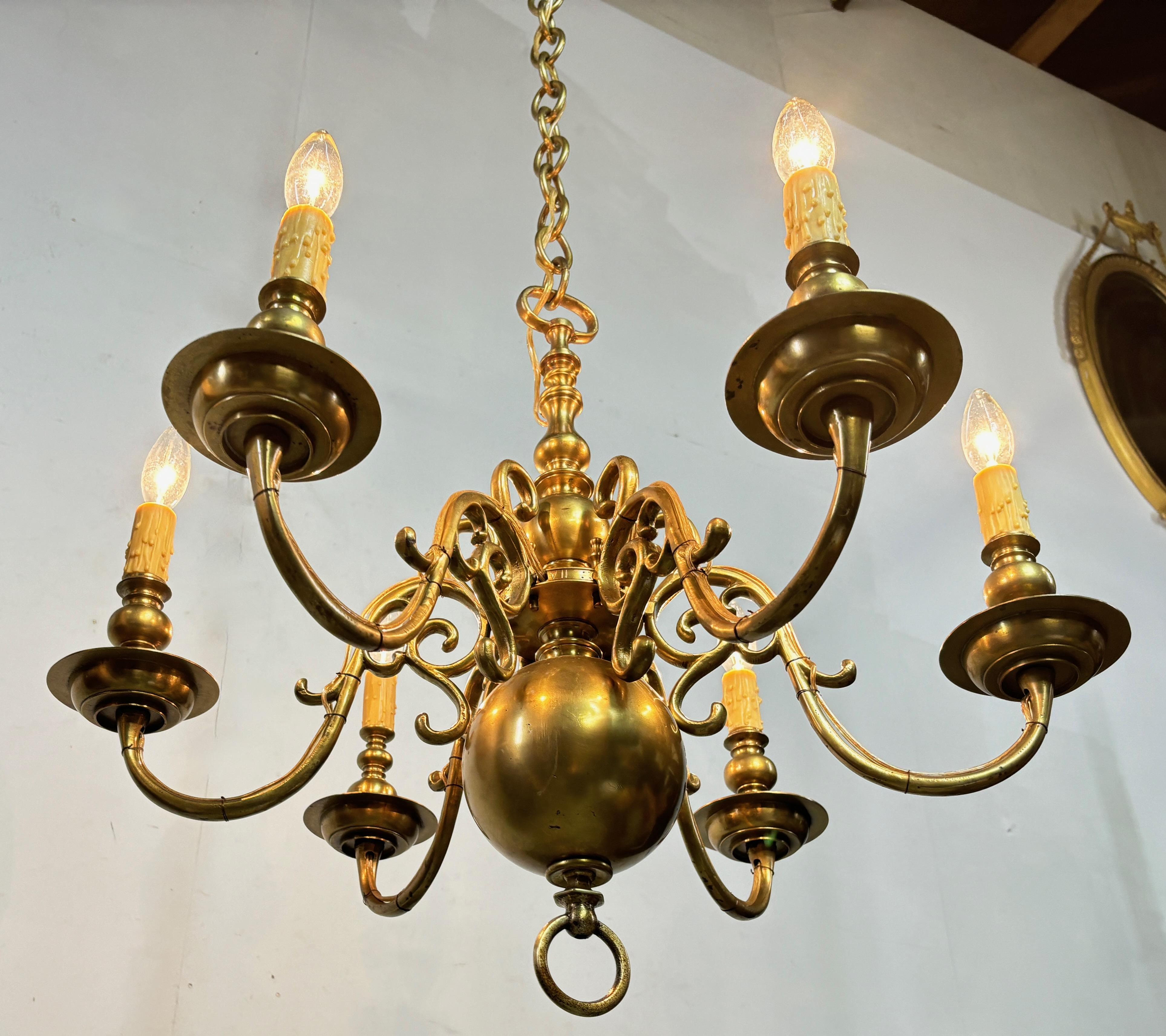 XVIIIe siècle et antérieur Luminaire hollandais en laiton massif du 18e siècle en vente