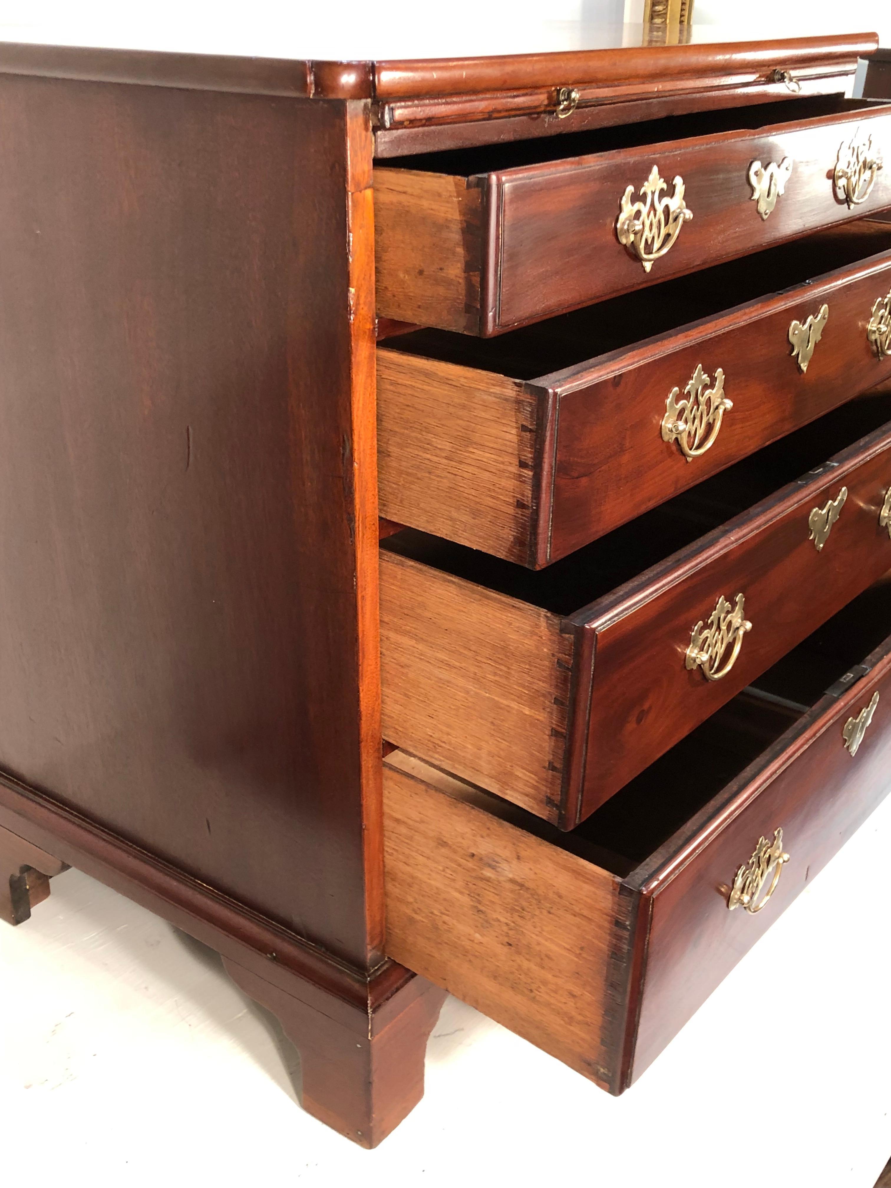 18th Century Solid Mahogany English Bachelors Chest with Brushing Slide In Good Condition For Sale In Charleston, SC