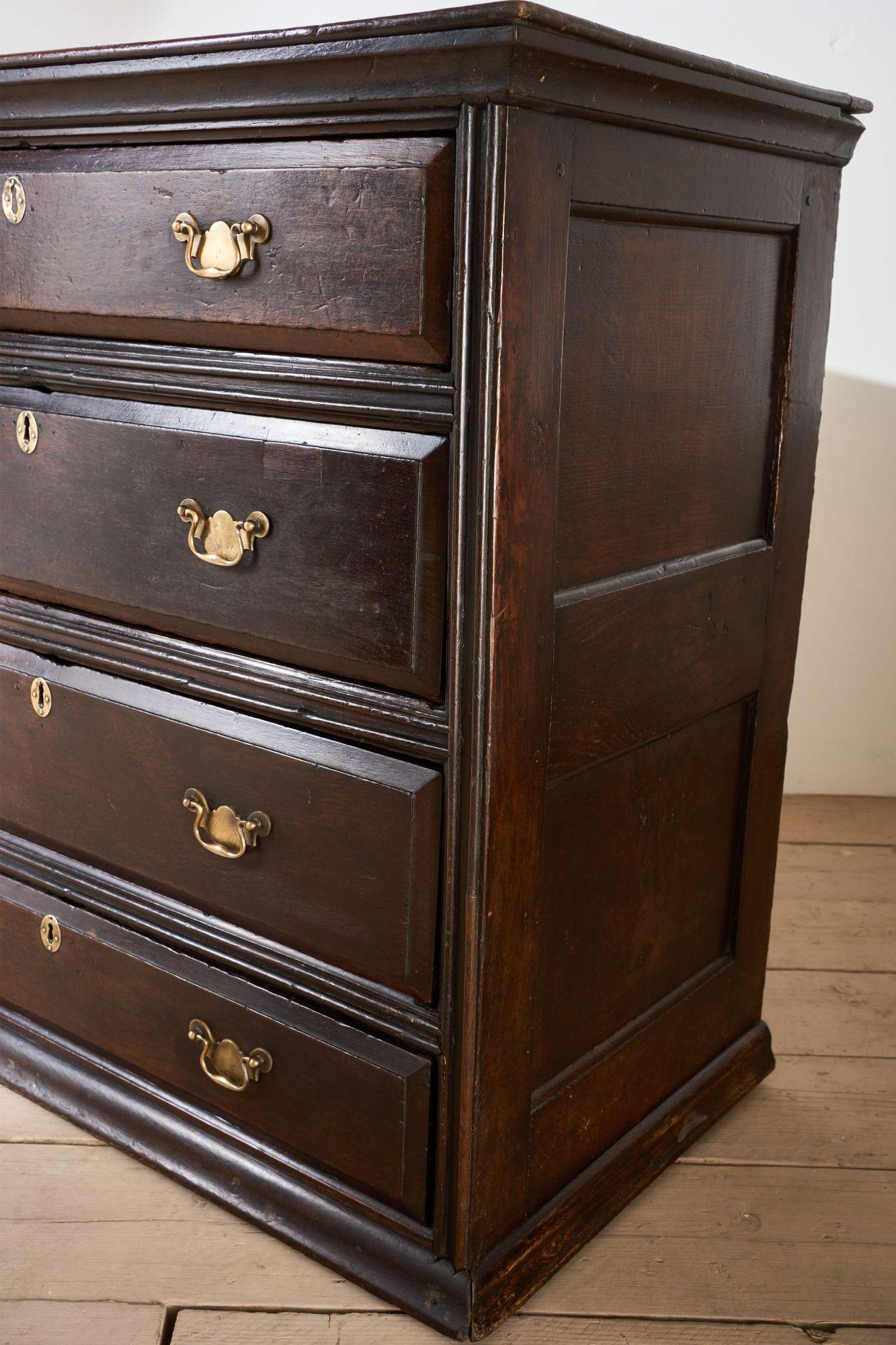 18th century Solid oak chest of drawers in vendita 5