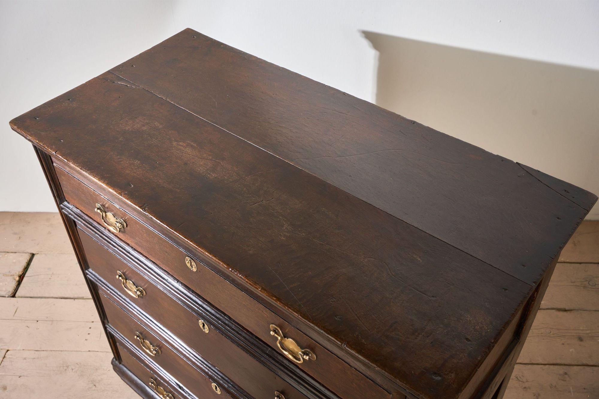 18th century Solid oak chest of drawers in vendita 2