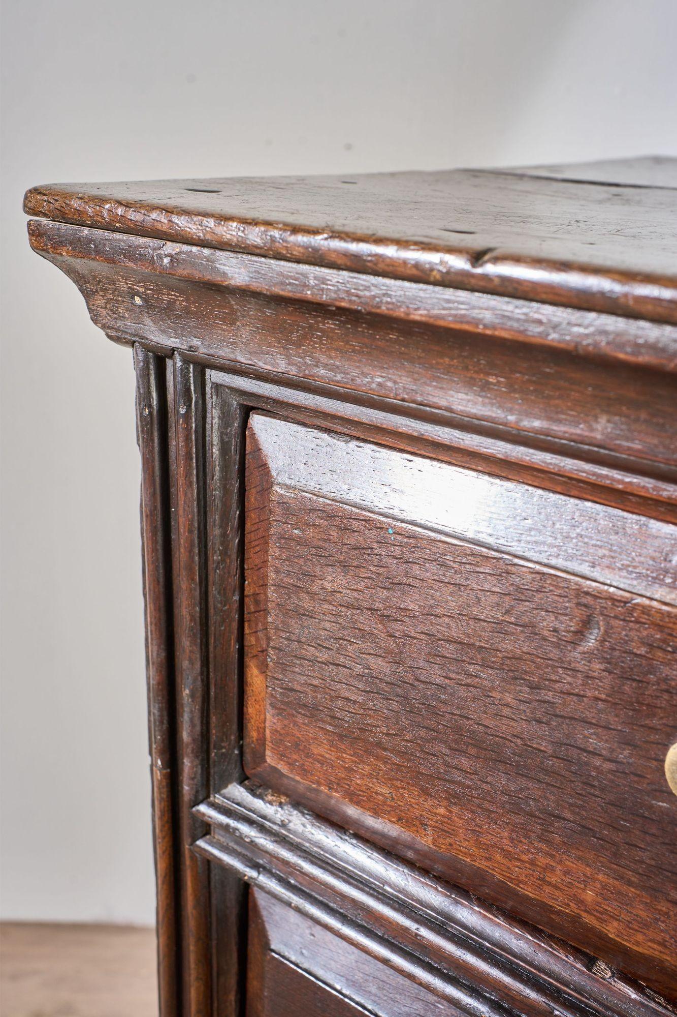 18th century Solid oak chest of drawers in vendita 4