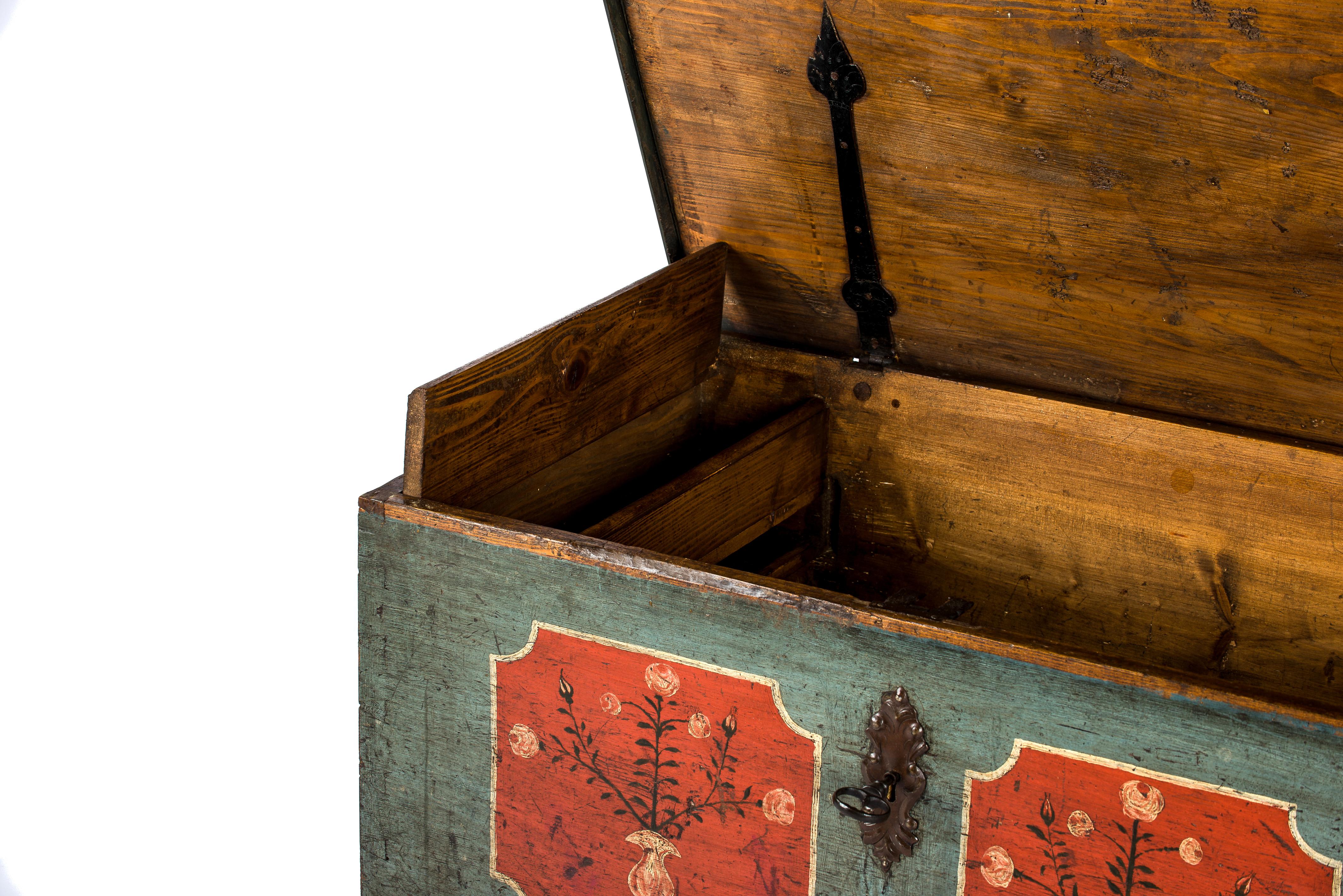 18th-Century Solid Pine and Traditional Painted Rural Bohemian Trunk or Chest 2