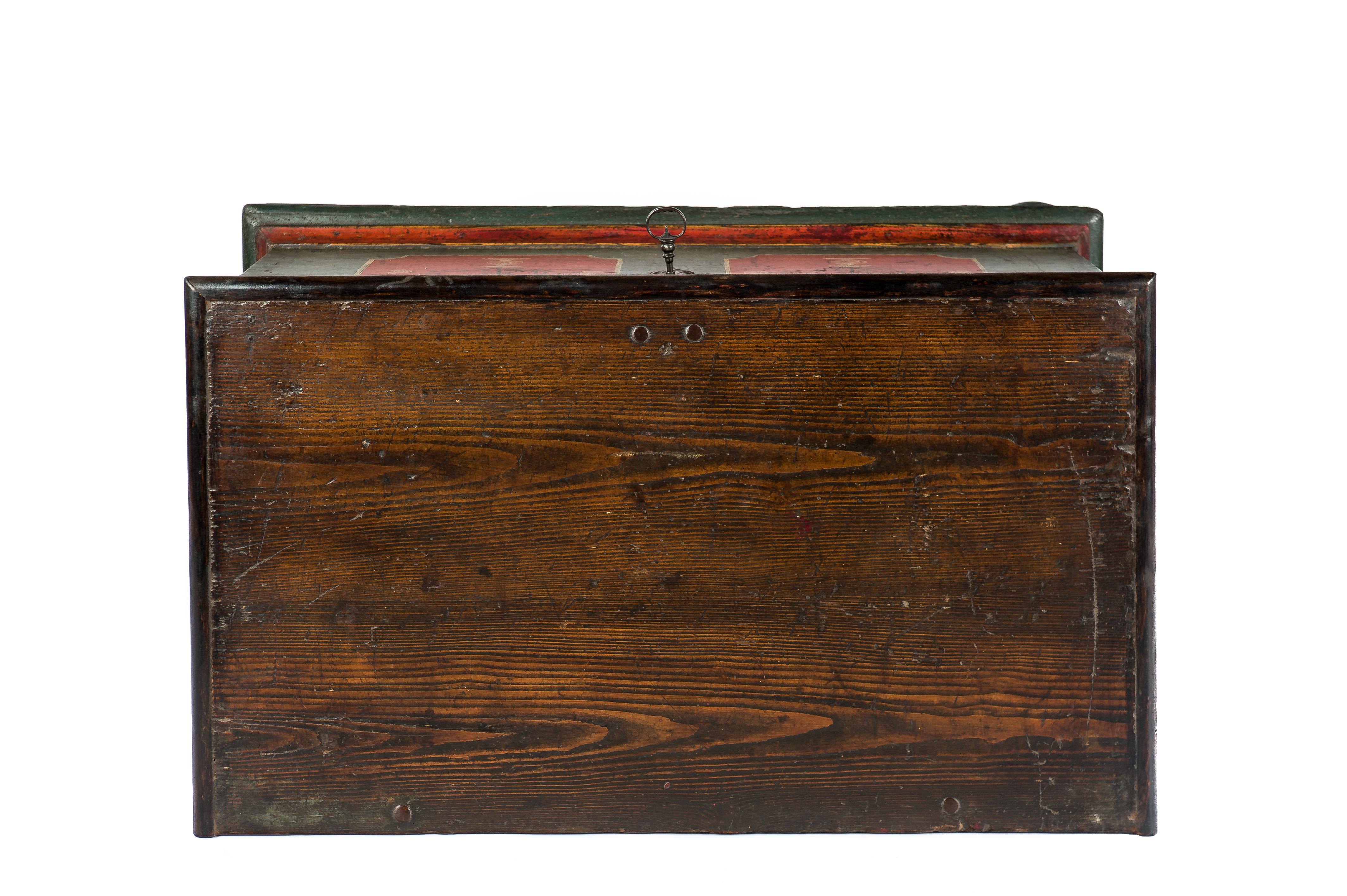 18th-Century Solid Pine and Traditional Painted Rural Bohemian Trunk or Chest In Good Condition In Casteren, NL