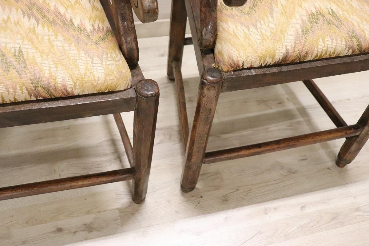 Rustikale Sessel aus massivem Nussbaumholz aus dem 18.  im Zustand „Gut“ im Angebot in Casale Monferrato, IT