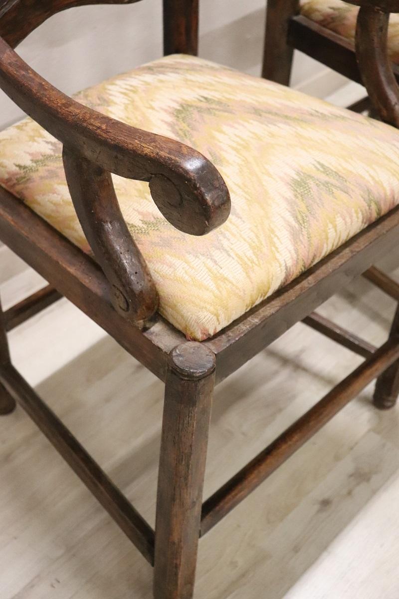 Rustikale Sessel aus massivem Nussbaumholz aus dem 18.  (Mitte des 18. Jahrhunderts) im Angebot