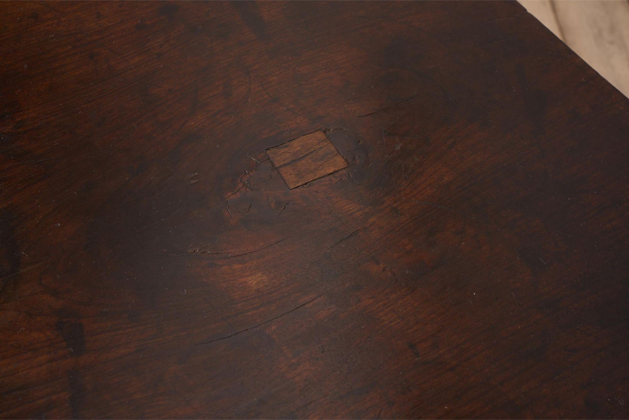 18th century solid walnut Spanish table For Sale 5