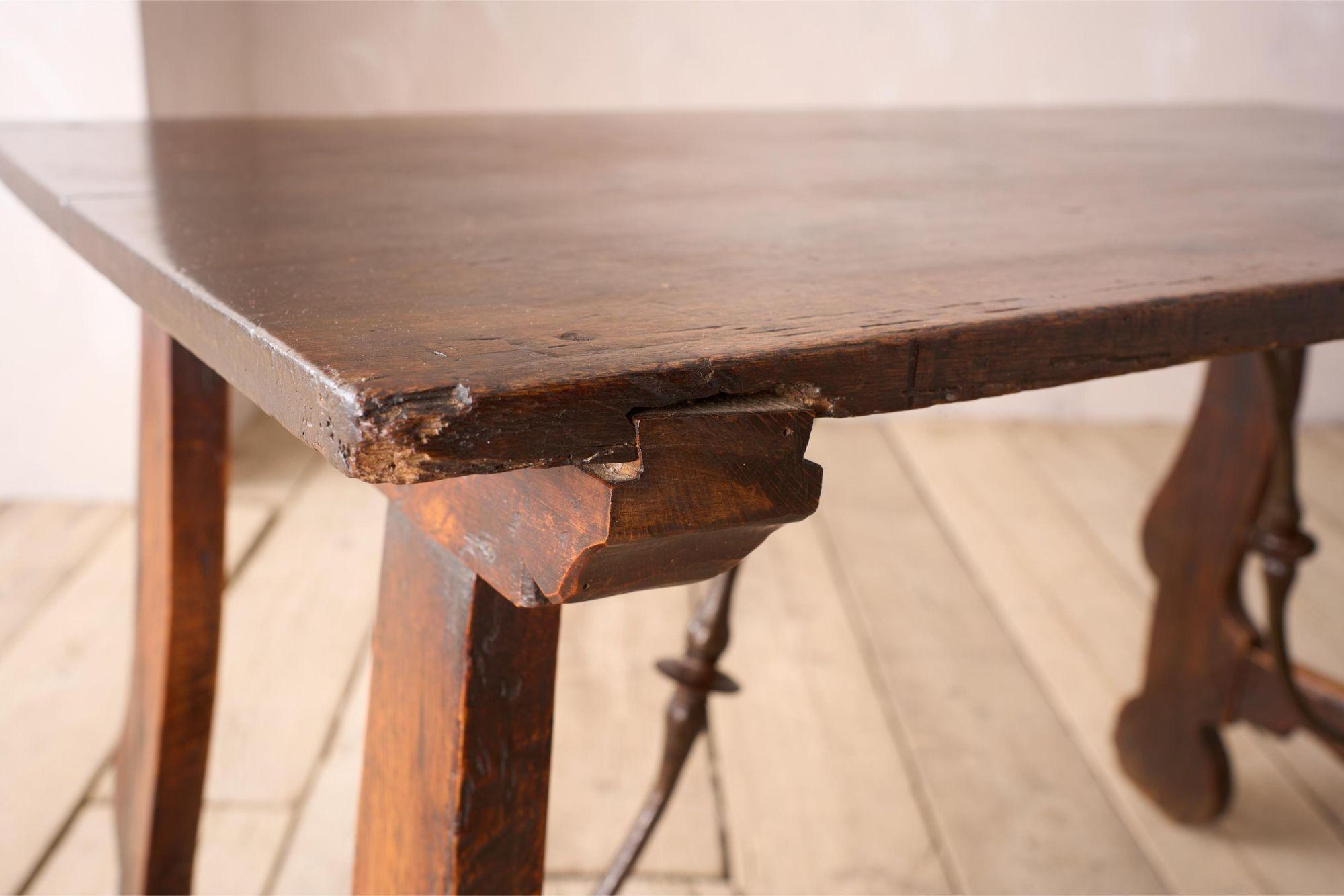 18th century solid walnut Spanish table For Sale 4