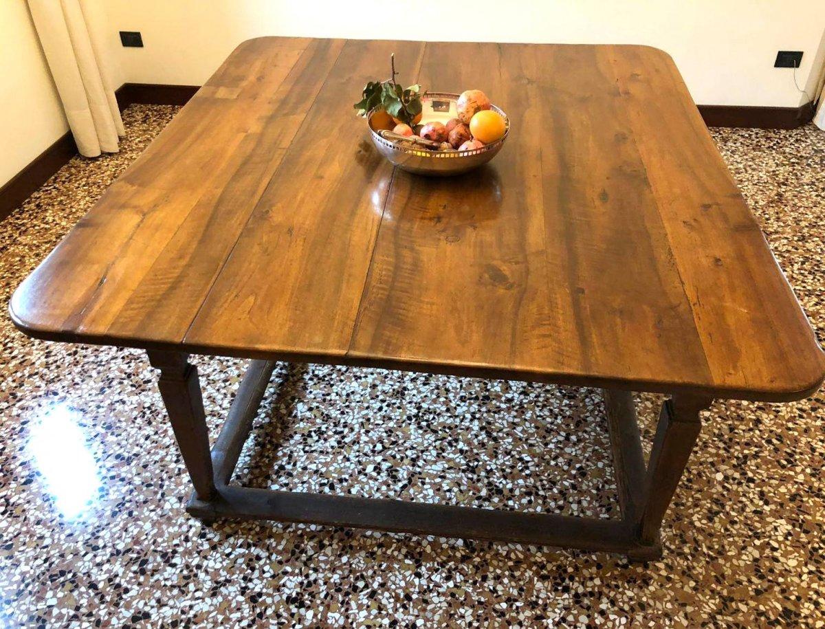 Louis XVI 18th Century Solid Wood Italian Dining Table For Sale