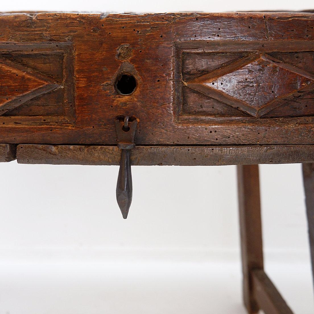 18th Century solide oak Spanish Console table For Sale 7