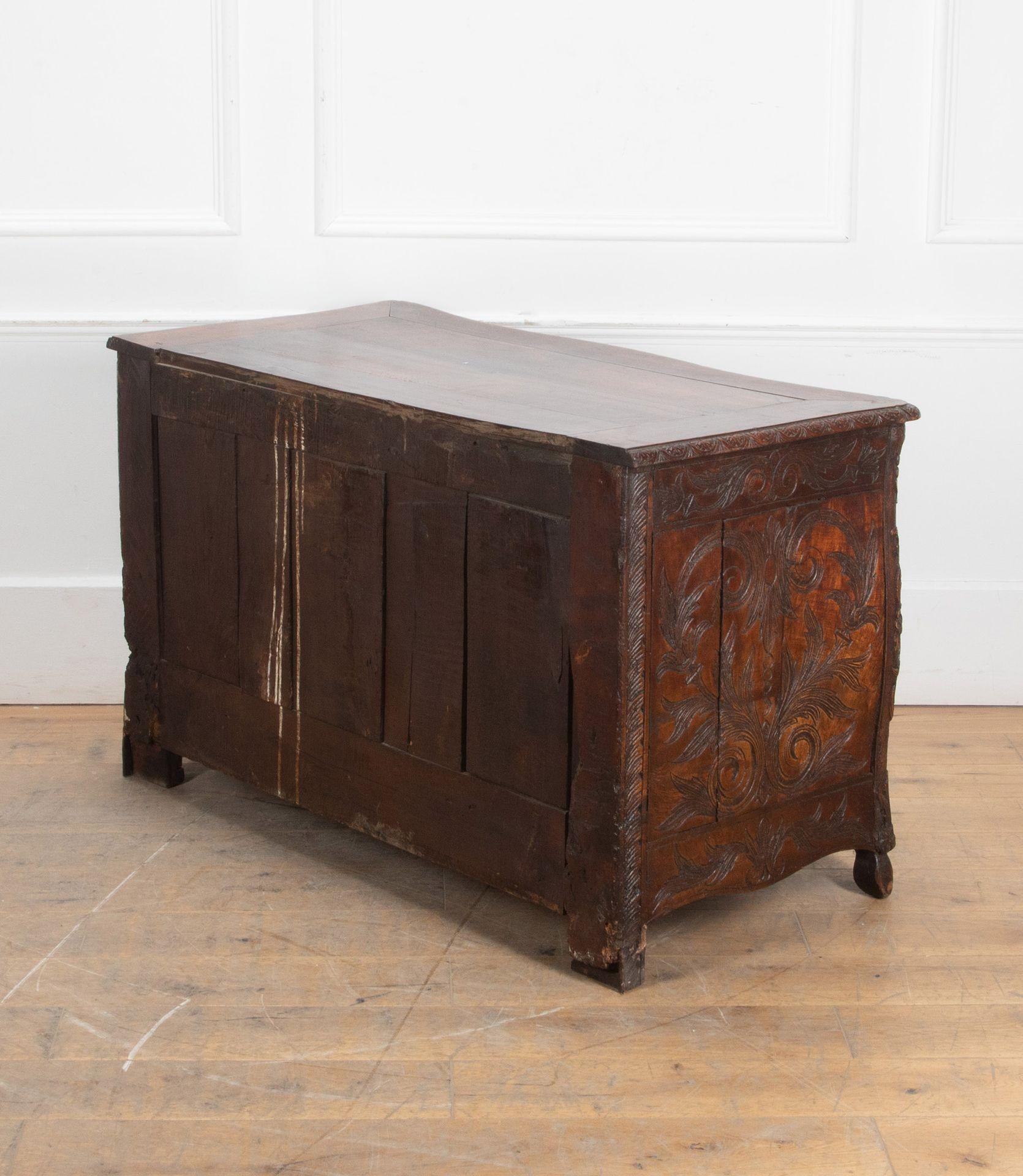 Commode in legno di noce del XVIII secolo In condizioni buone in vendita a Gloucestershire, GB