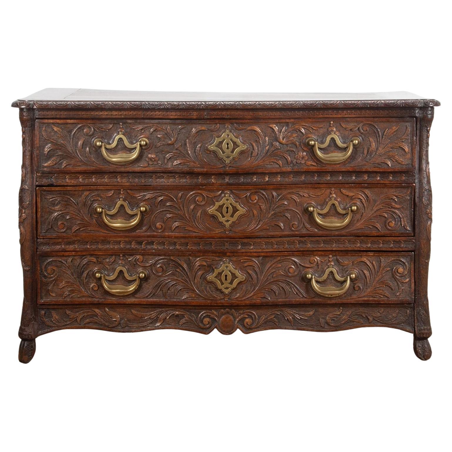 Commode in legno di noce del XVIII secolo in vendita