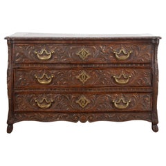 Commode en noyer d'Europe du Sud du XVIIIe siècle