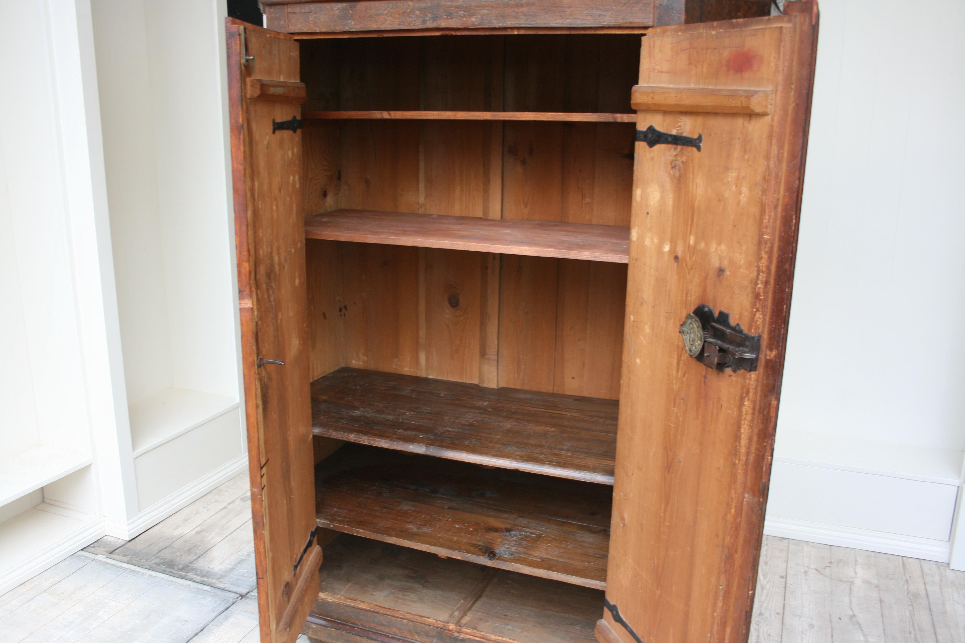 18th Century South German Armoire in Original Paint (Handbemalt)