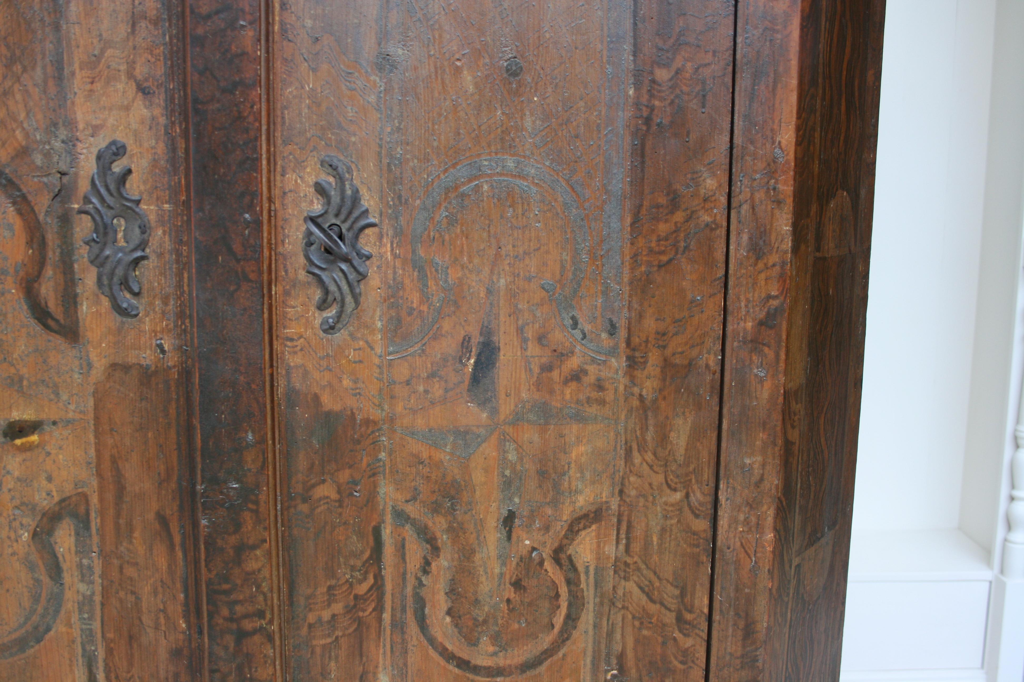 18th Century South German Armoire in Original Paint (18. Jahrhundert)