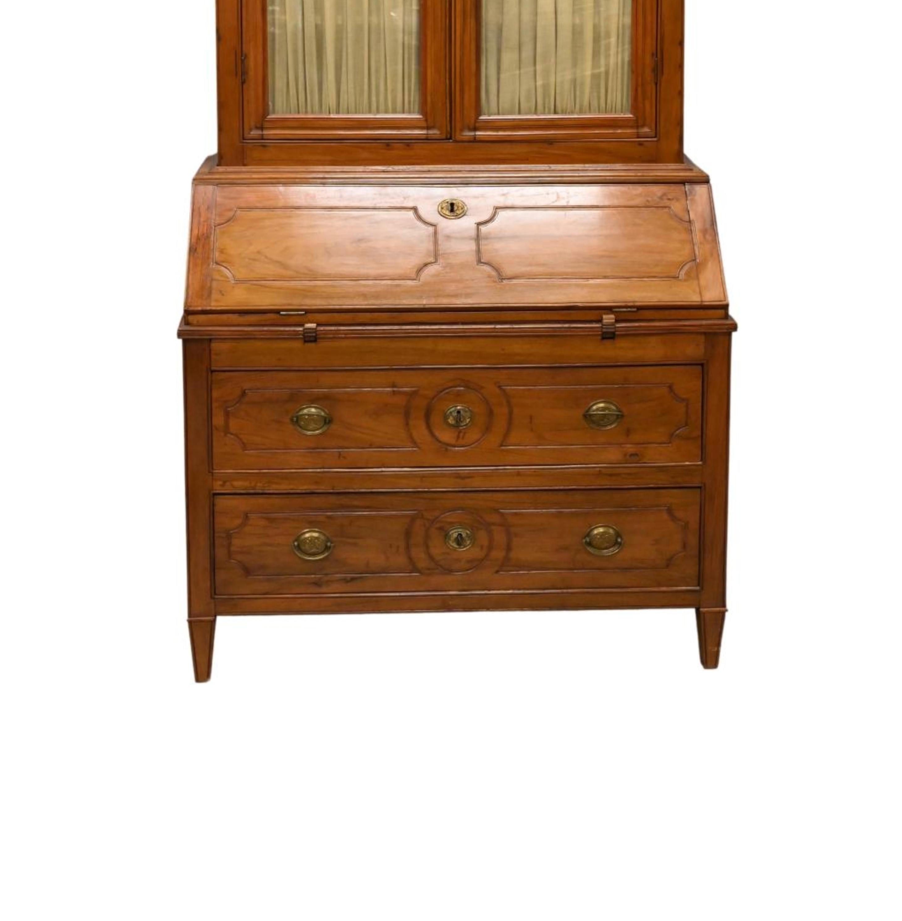 18th Century South German Neoclassical Style Fruitwood Bureau-Bookcase In Good Condition For Sale In Tarry Town, NY