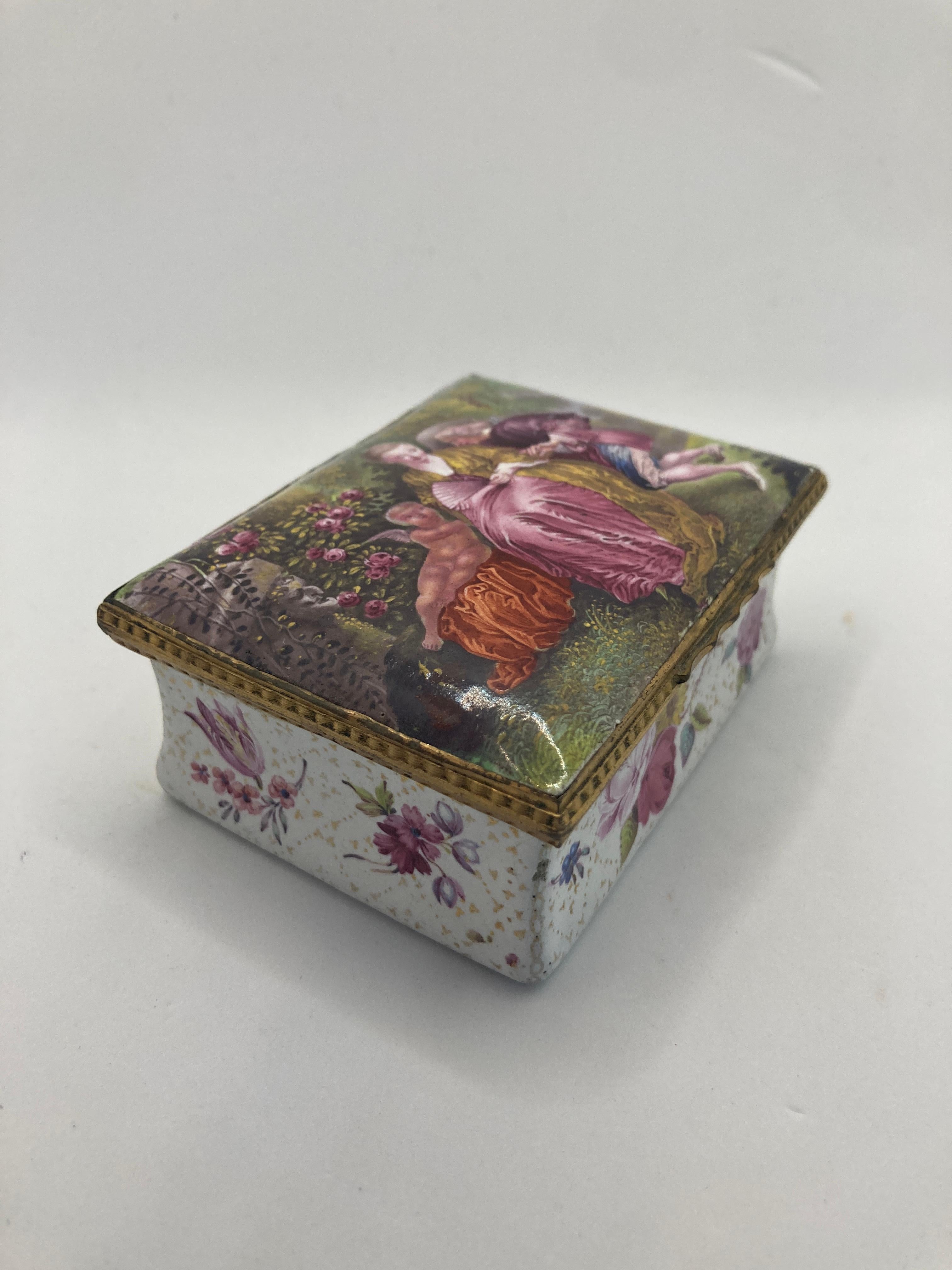 Caja de rapé del siglo XVIII del sur de Staffordshire - 'Cupido en el parque' siglo XVIII y antes en venta