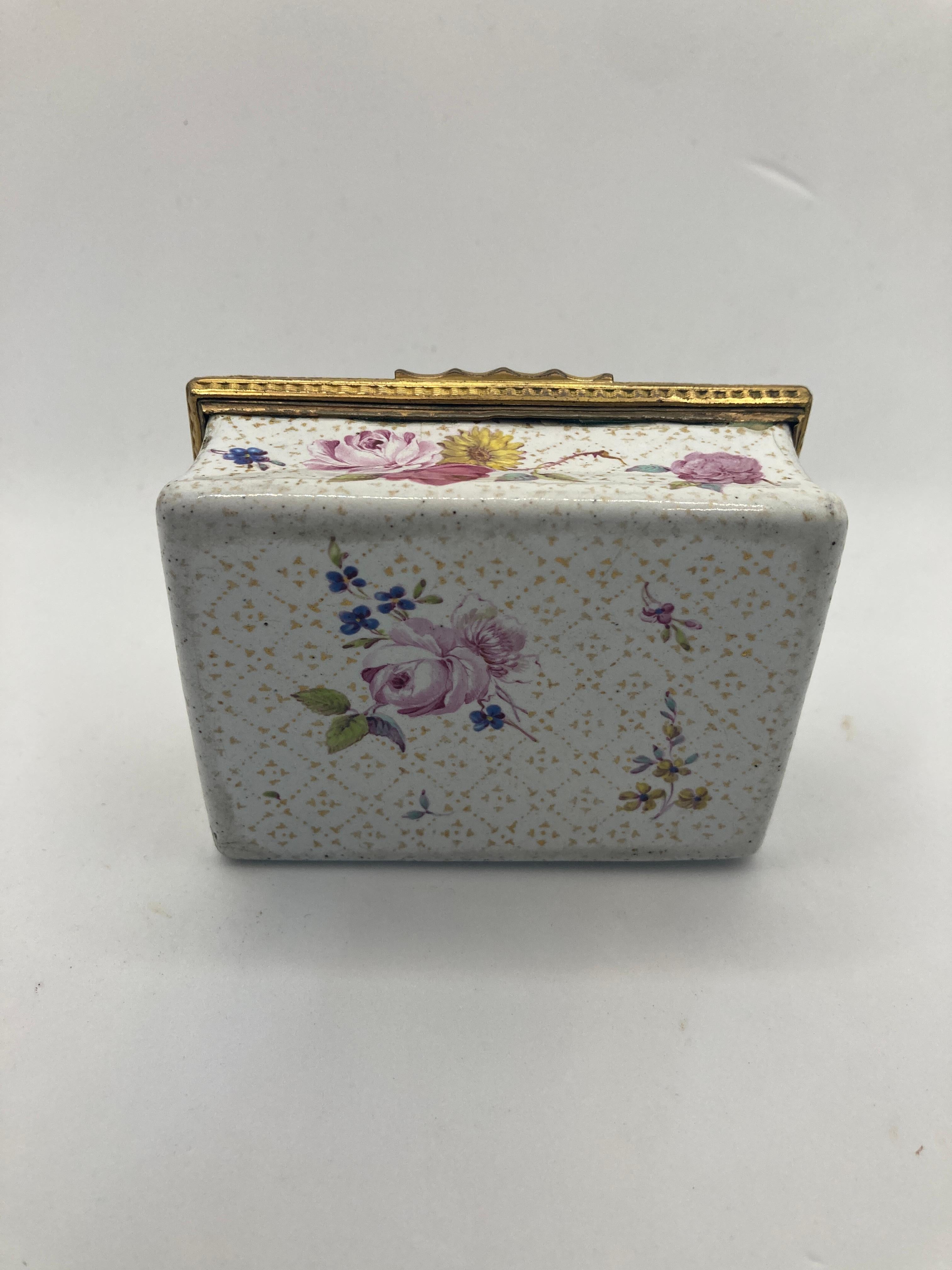 Caja de rapé del siglo XVIII del sur de Staffordshire - 'Cupido en el parque' en venta 1