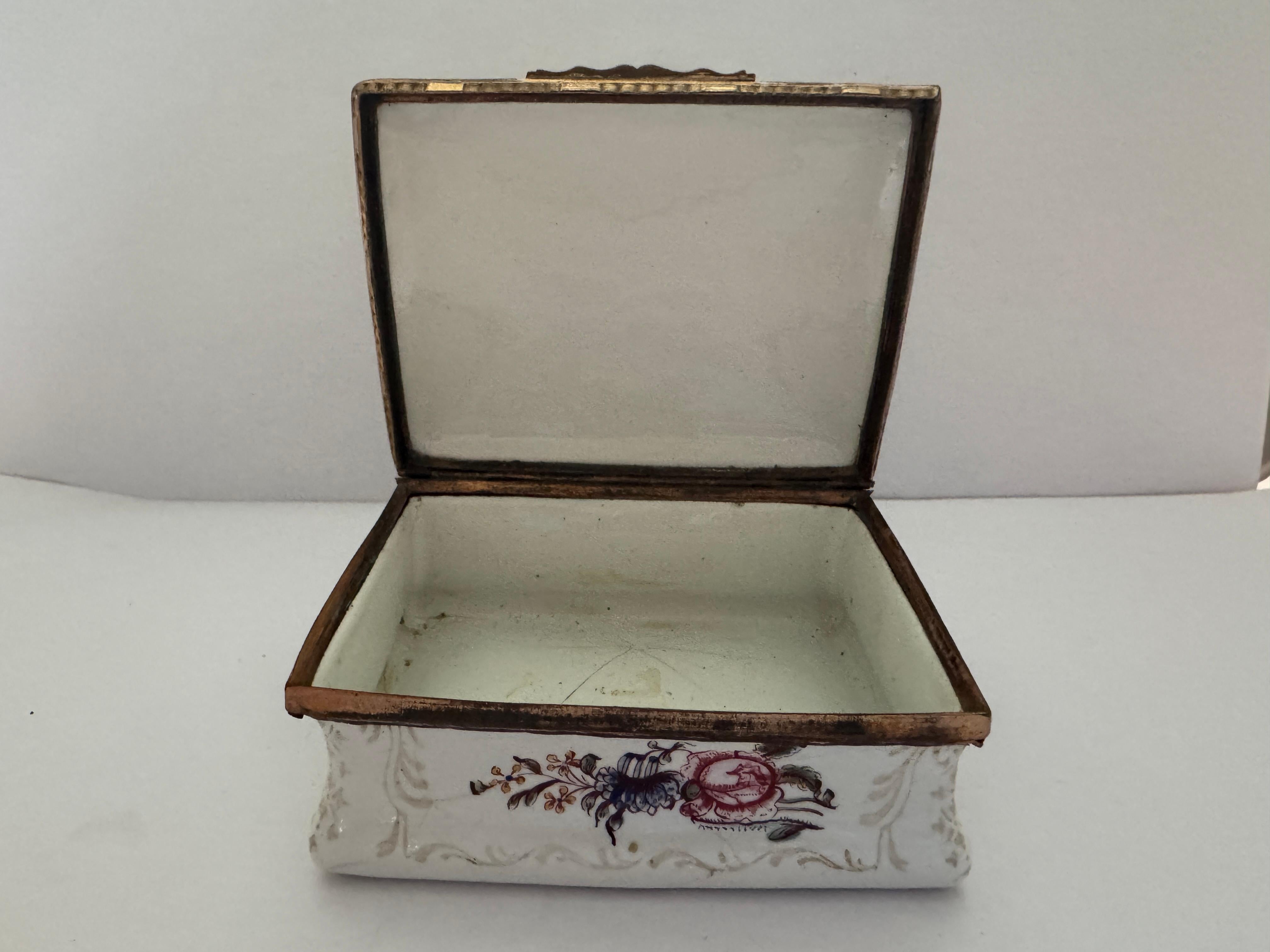 Caja de rapé del siglo XVIII del sur de Staffordshire en venta 3