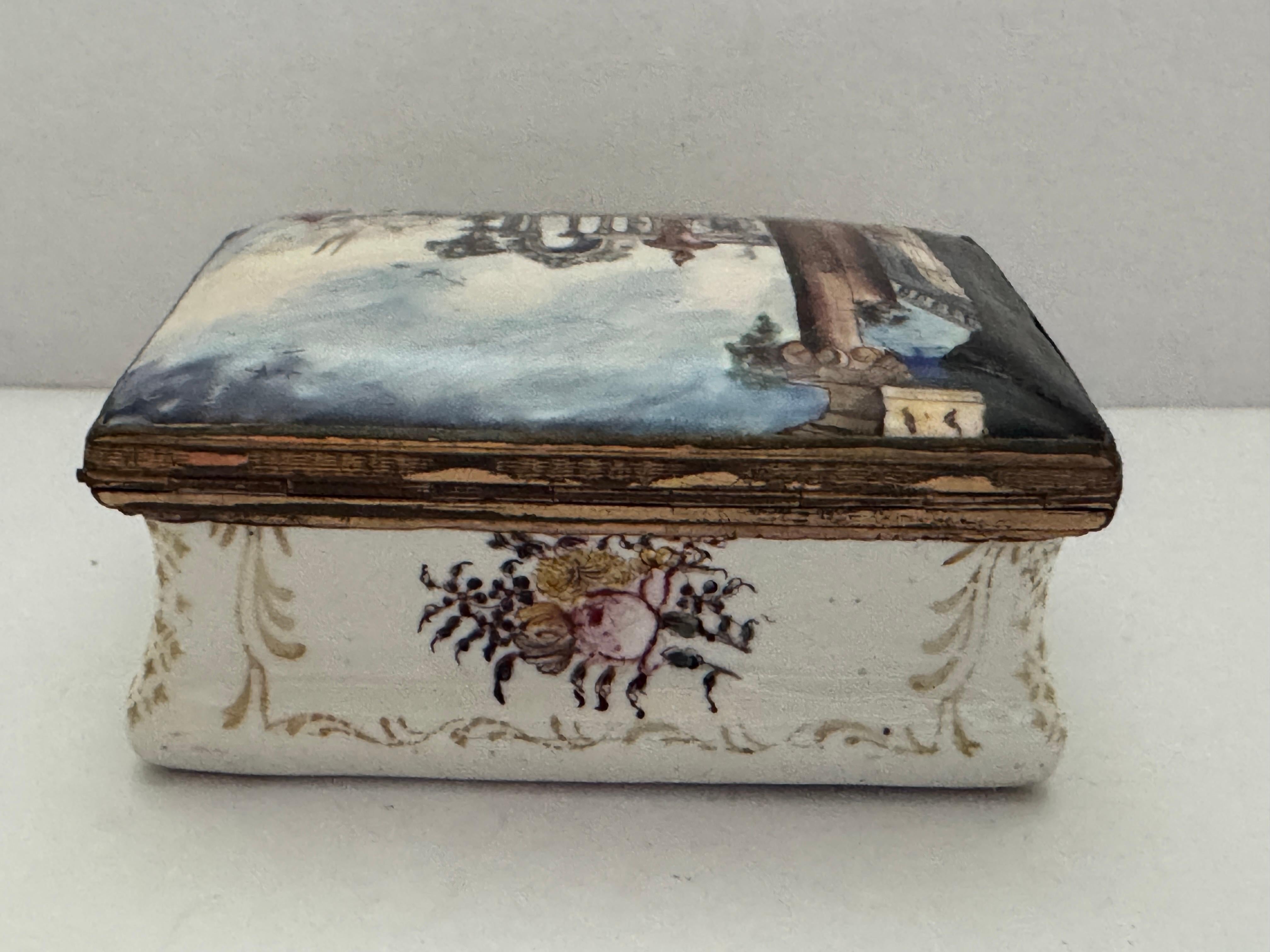 Caja de rapé del siglo XVIII del sur de Staffordshire Esmaltado en venta