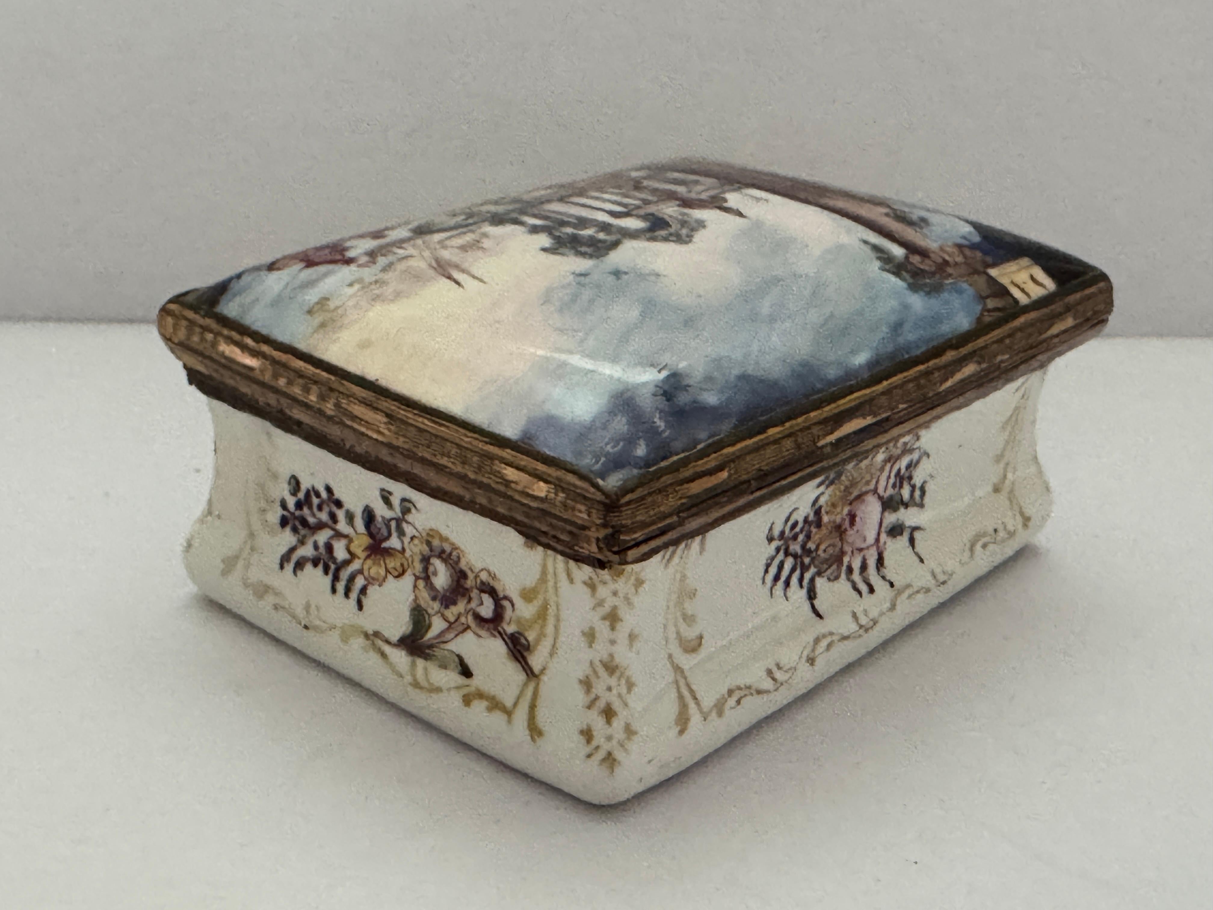 Caja de rapé del siglo XVIII del sur de Staffordshire en Bueno estado para la venta en Basildon, GB