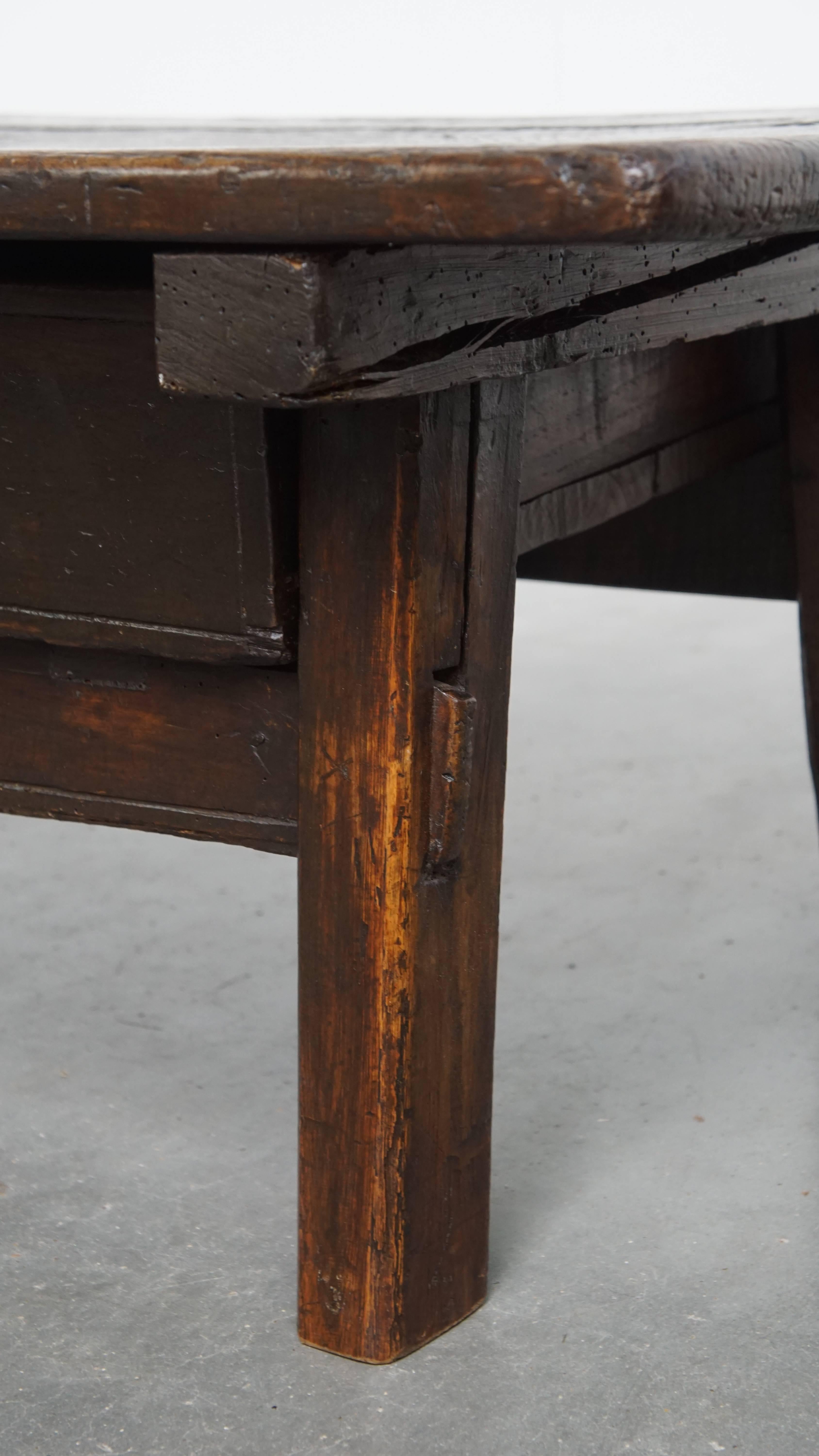 18th-century Southern European antique farmhouse coffee table For Sale 5