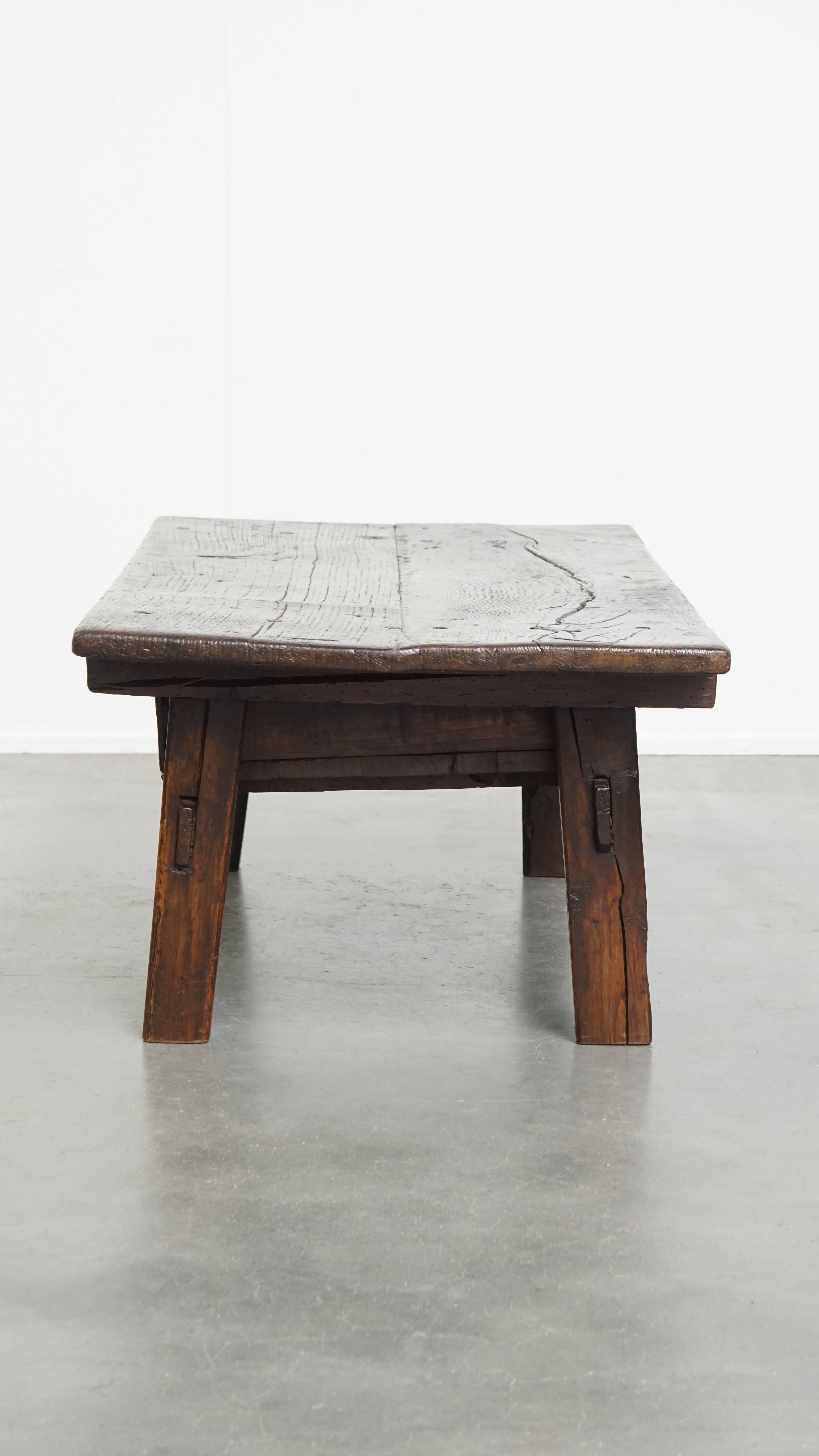 18th-century Southern European antique farmhouse coffee table In Fair Condition For Sale In Harderwijk, NL