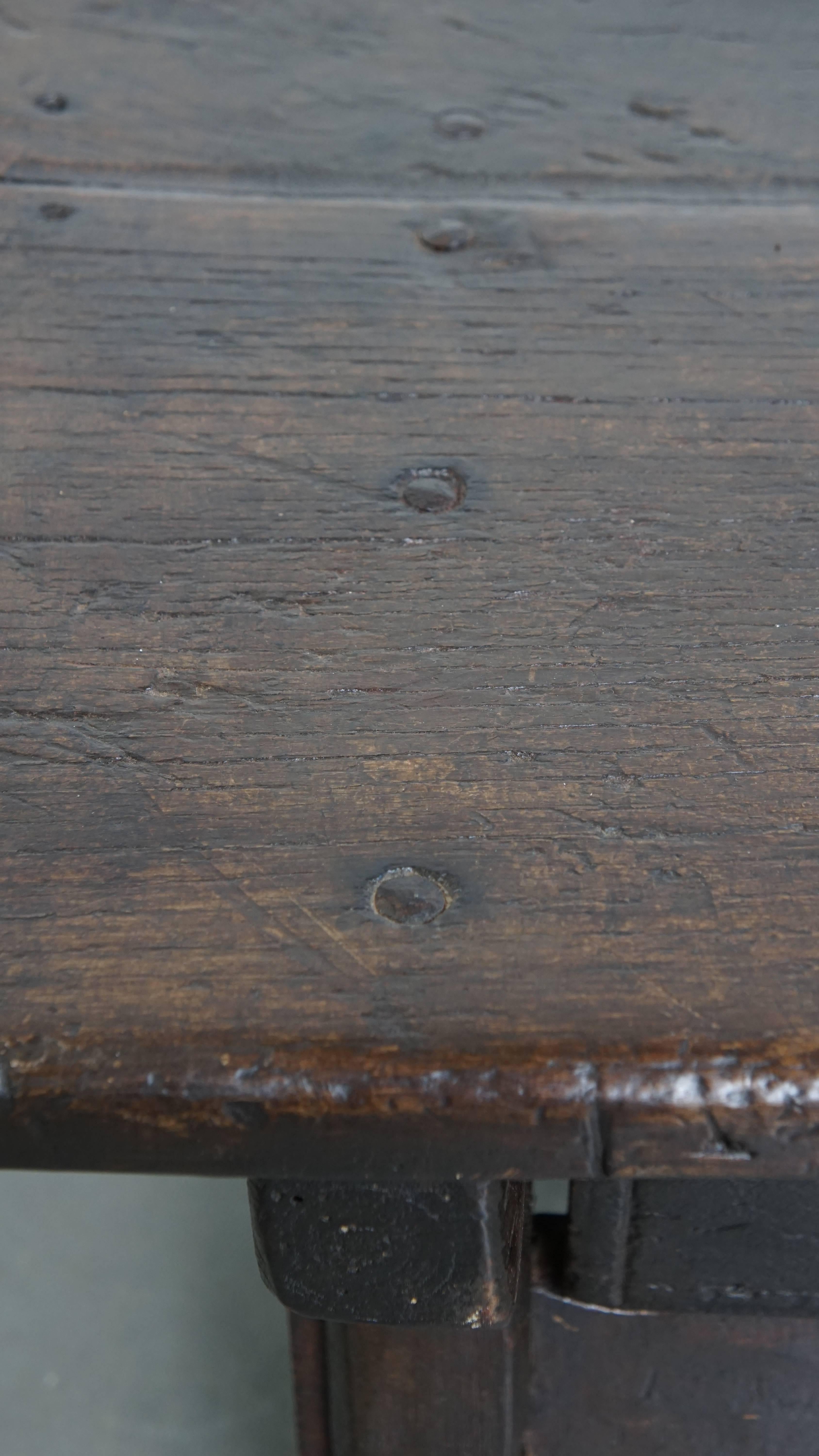 18th-century Southern European antique farmhouse coffee table For Sale 2