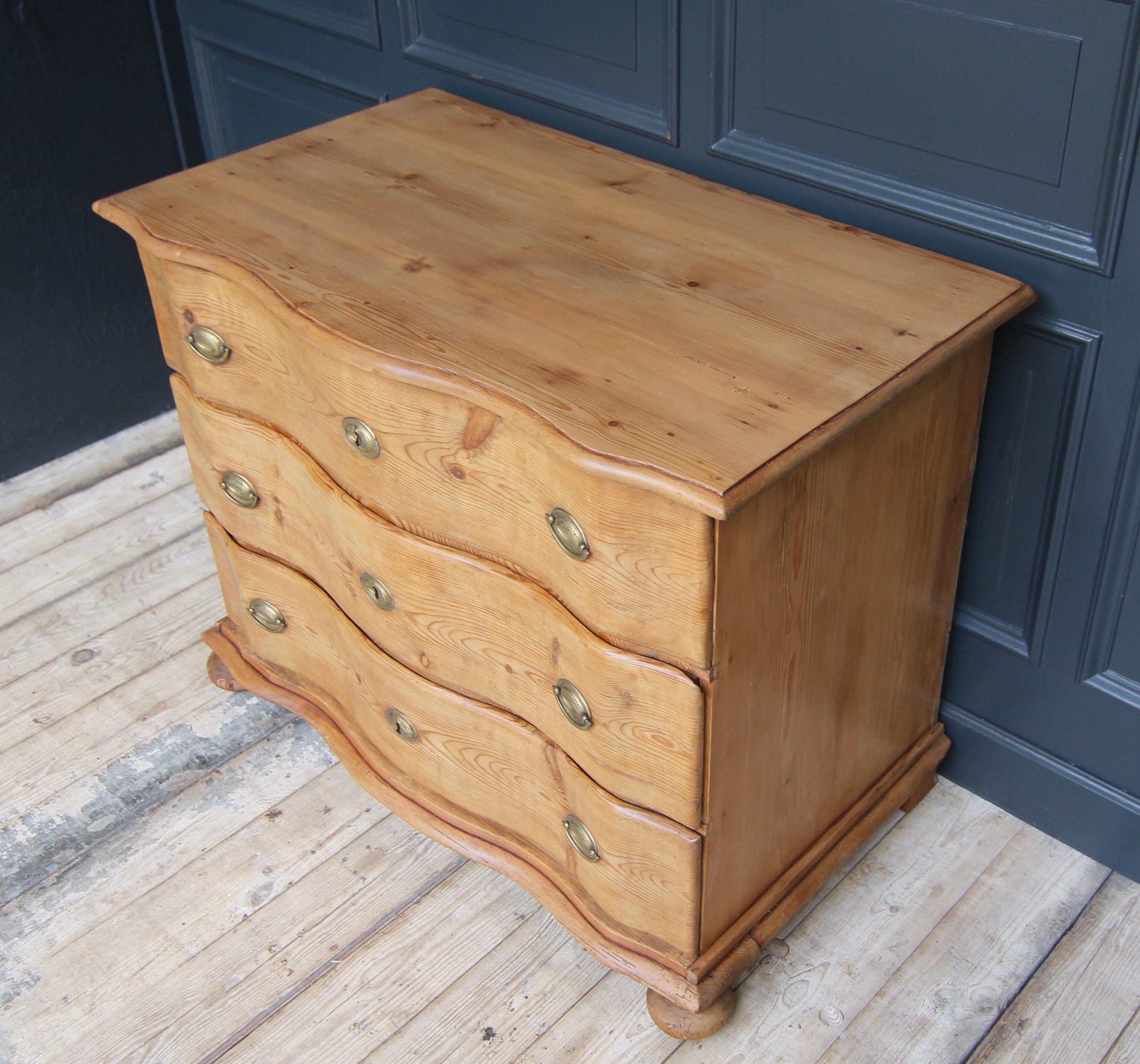 Commode baroque du sud de l'Allemagne du XVIIIe siècle en vente 4