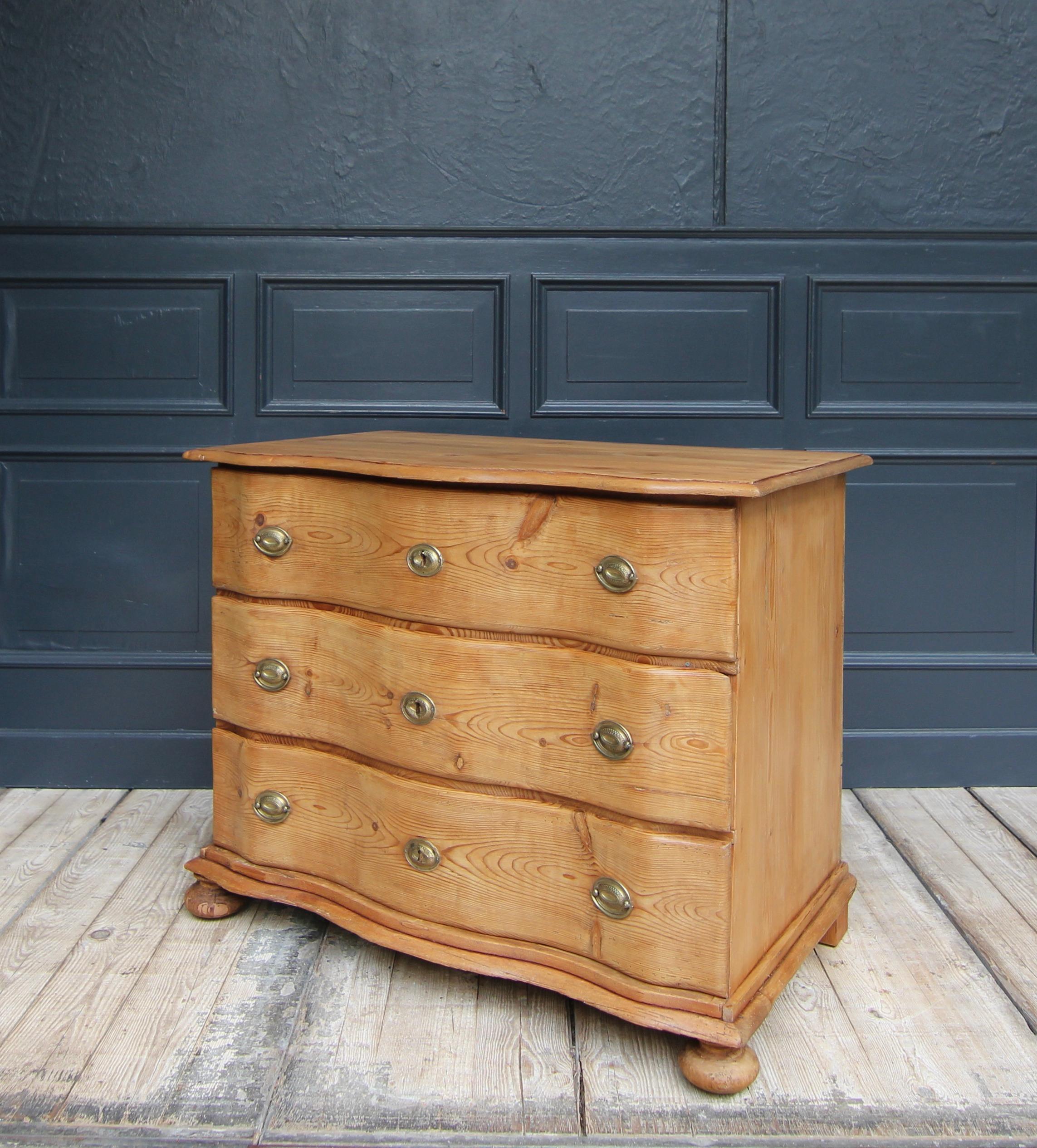 Commode baroque du sud de l'Allemagne du XVIIIe siècle en vente 12