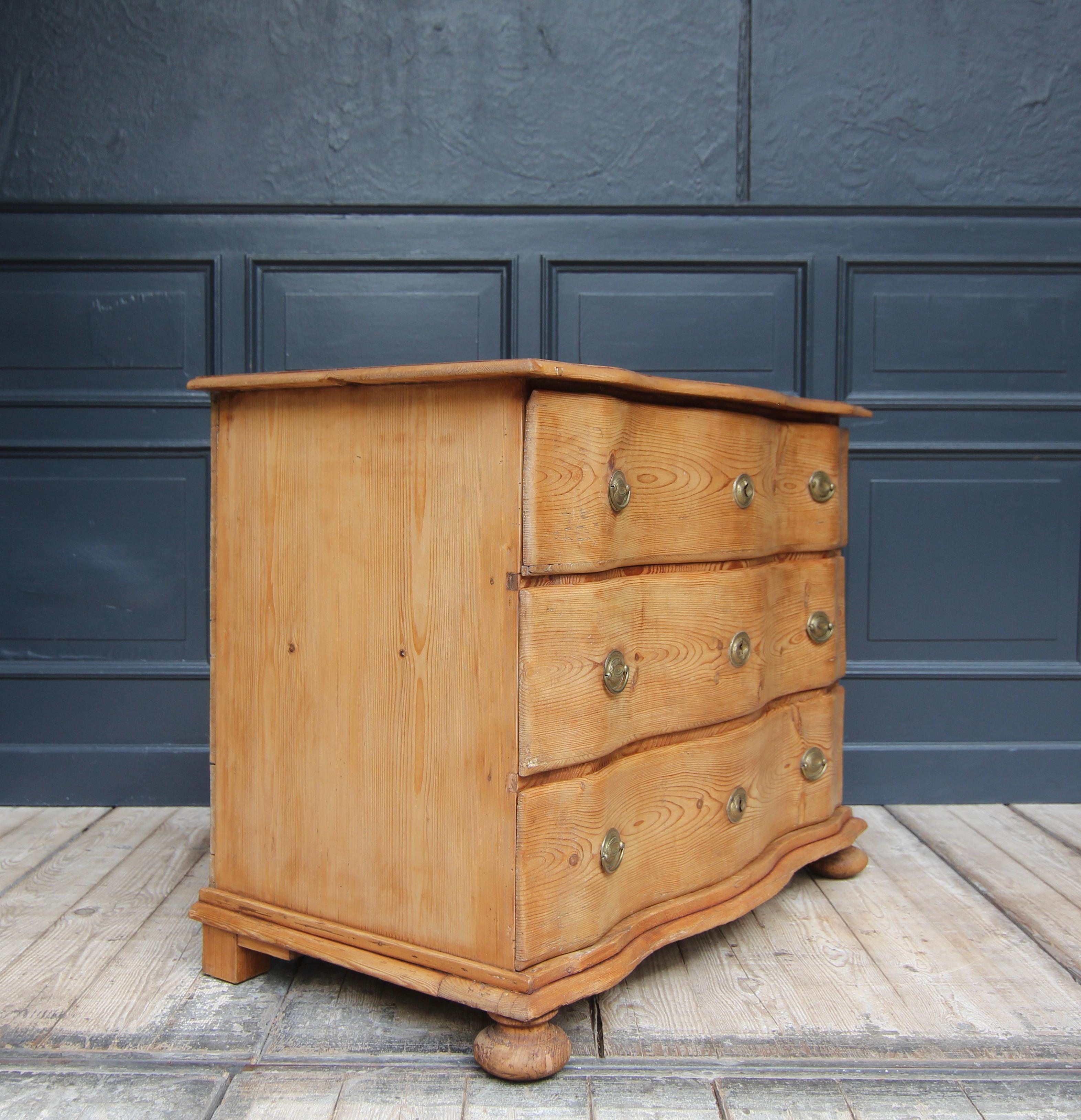 Commode baroque du sud de l'Allemagne du XVIIIe siècle en vente 13