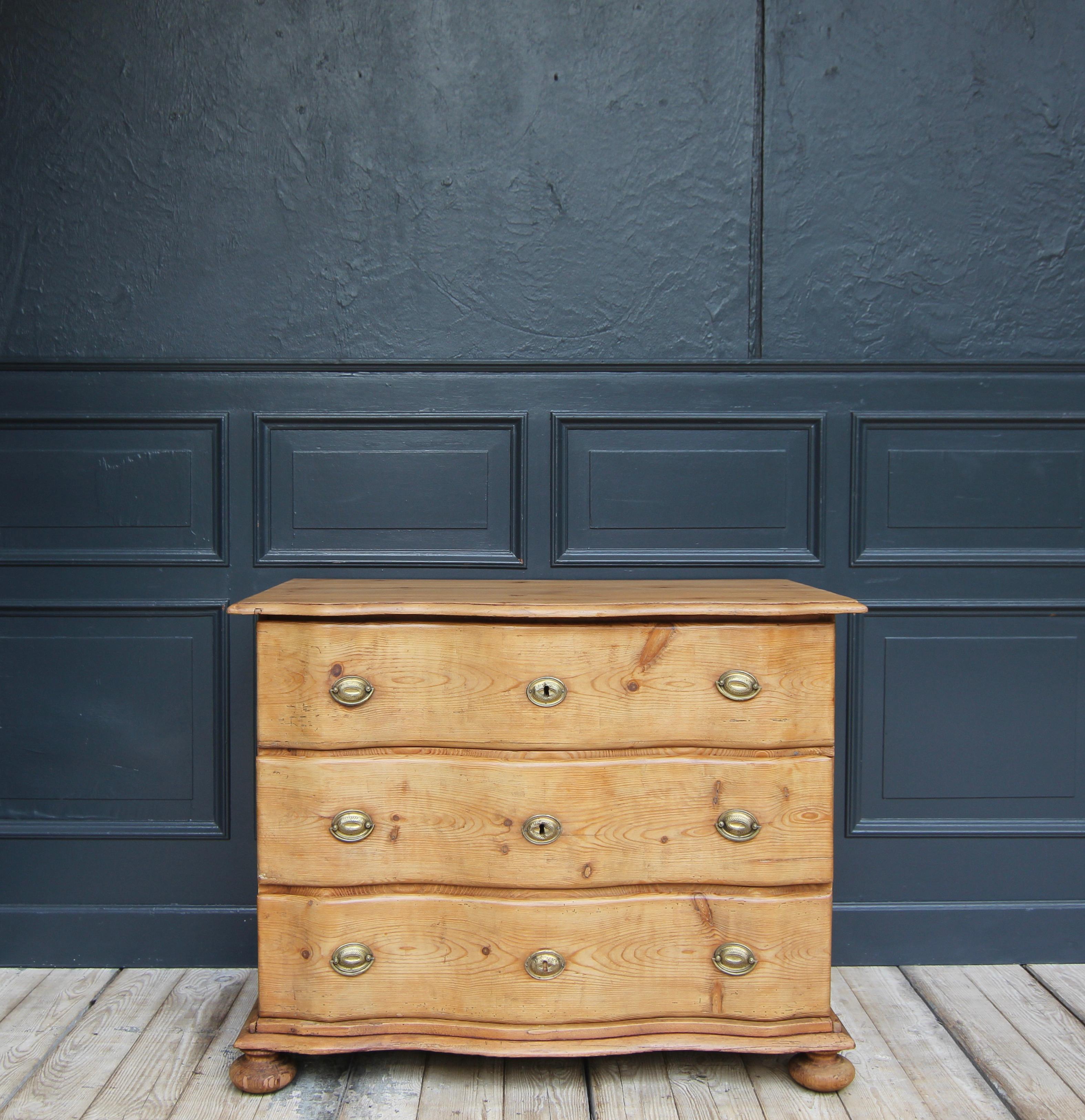 Commode baroque du sud de l'Allemagne du XVIIIe siècle Bon état - En vente à Dusseldorf, DE