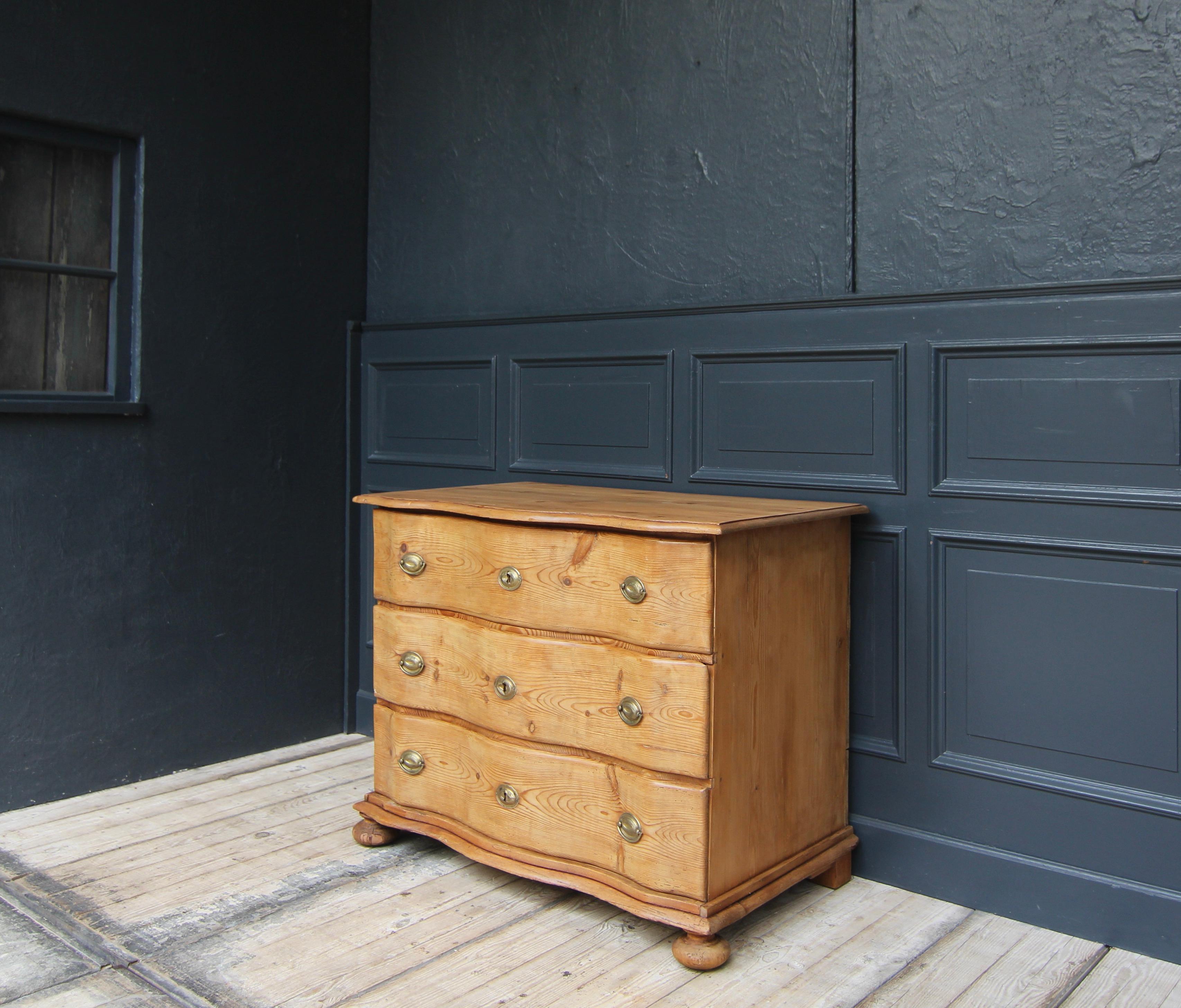 XVIIIe siècle et antérieur Commode baroque du sud de l'Allemagne du XVIIIe siècle en vente