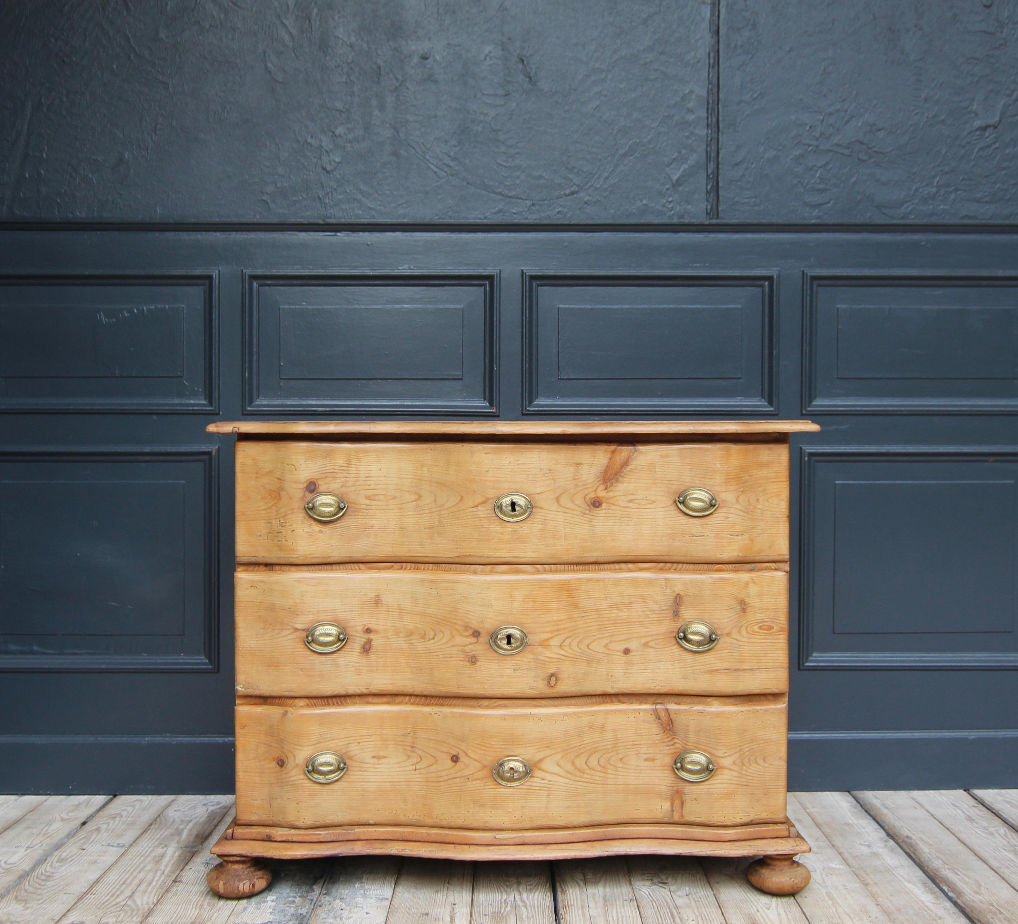 Commode baroque du sud de l'Allemagne du XVIIIe siècle en vente 1