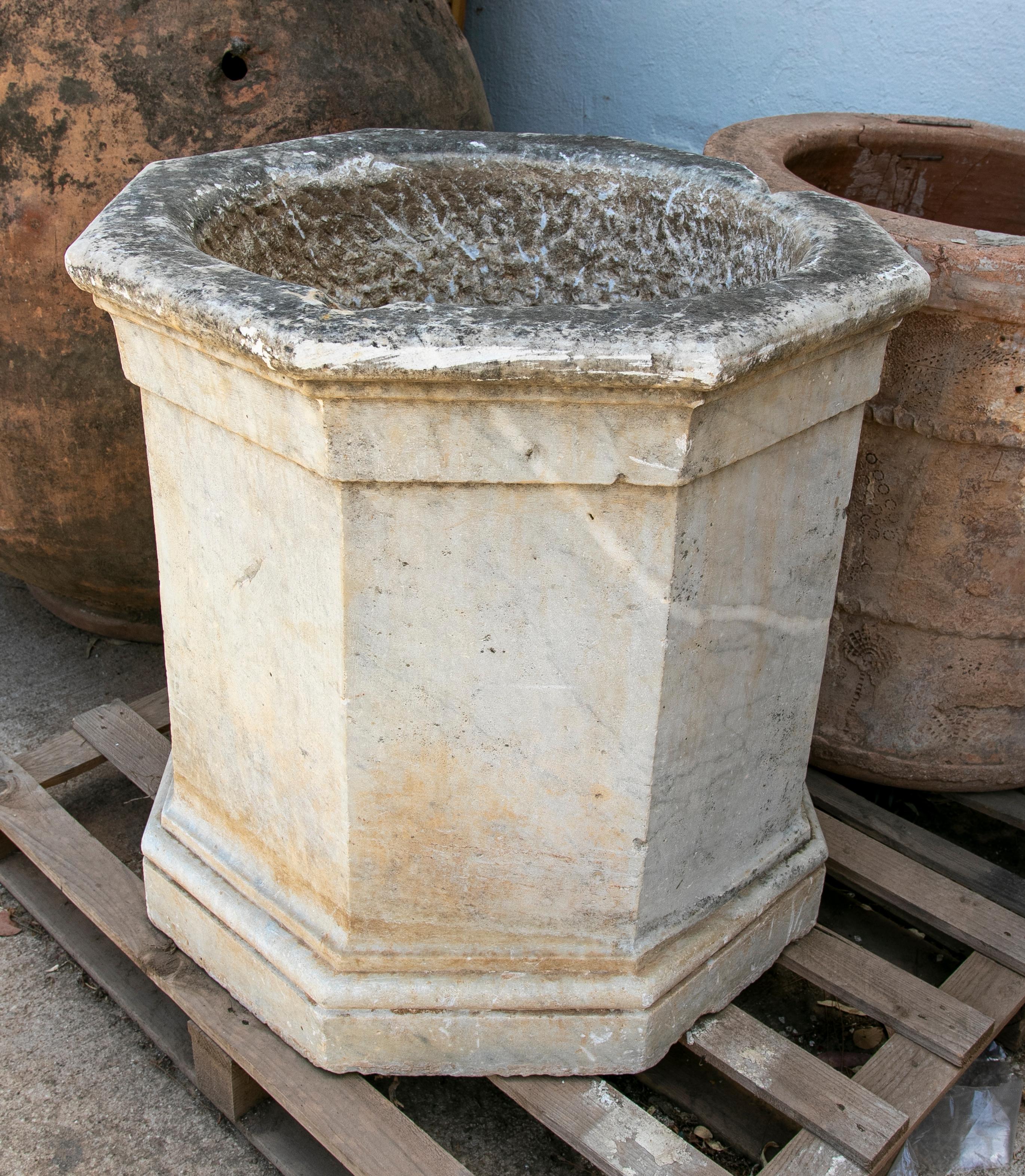 18th Century Spainish Hand-Carved Marble Well Spout In Good Condition For Sale In Marbella, ES