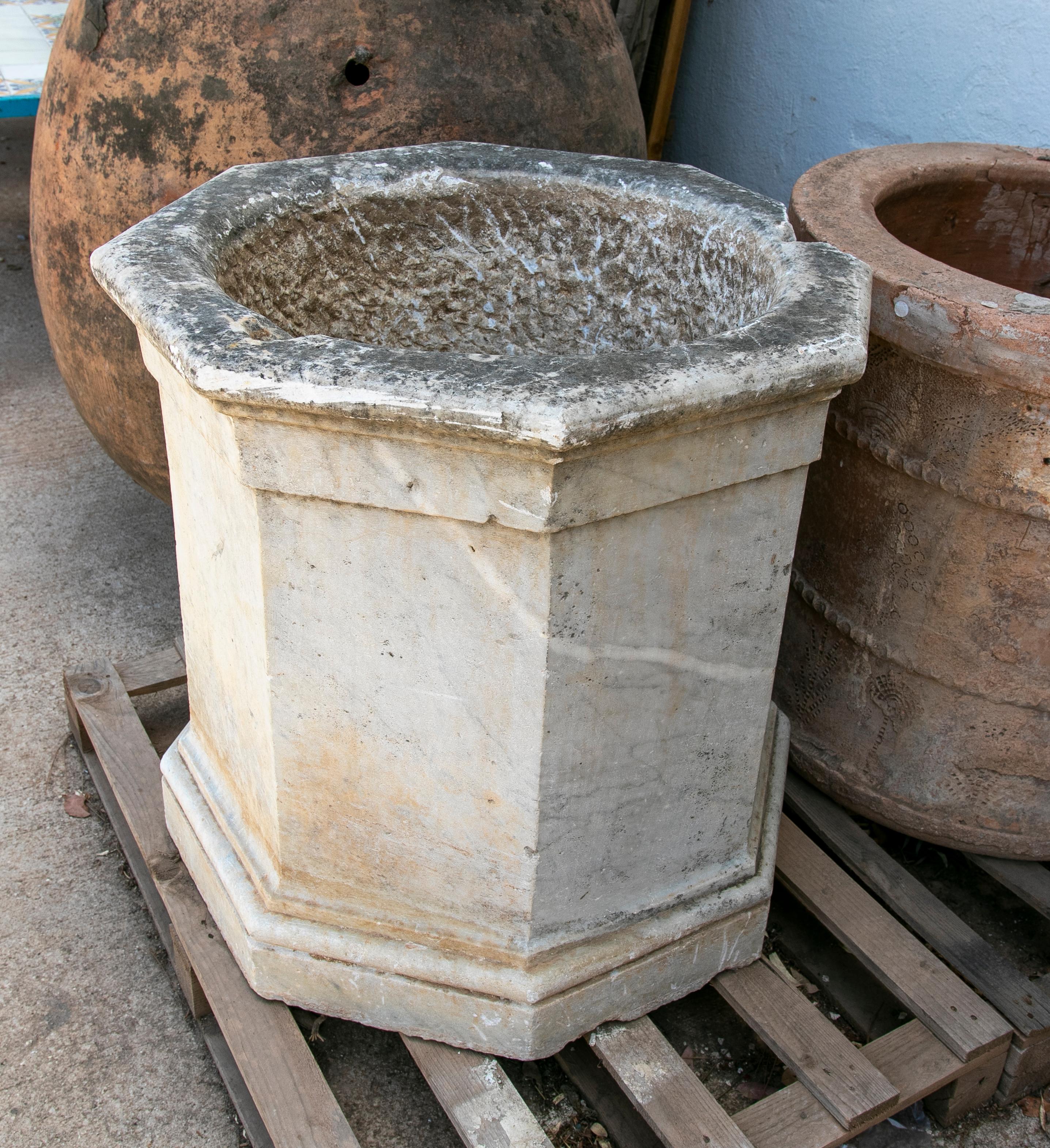 18th Century Spainish Hand-Carved Marble Well Spout For Sale 1