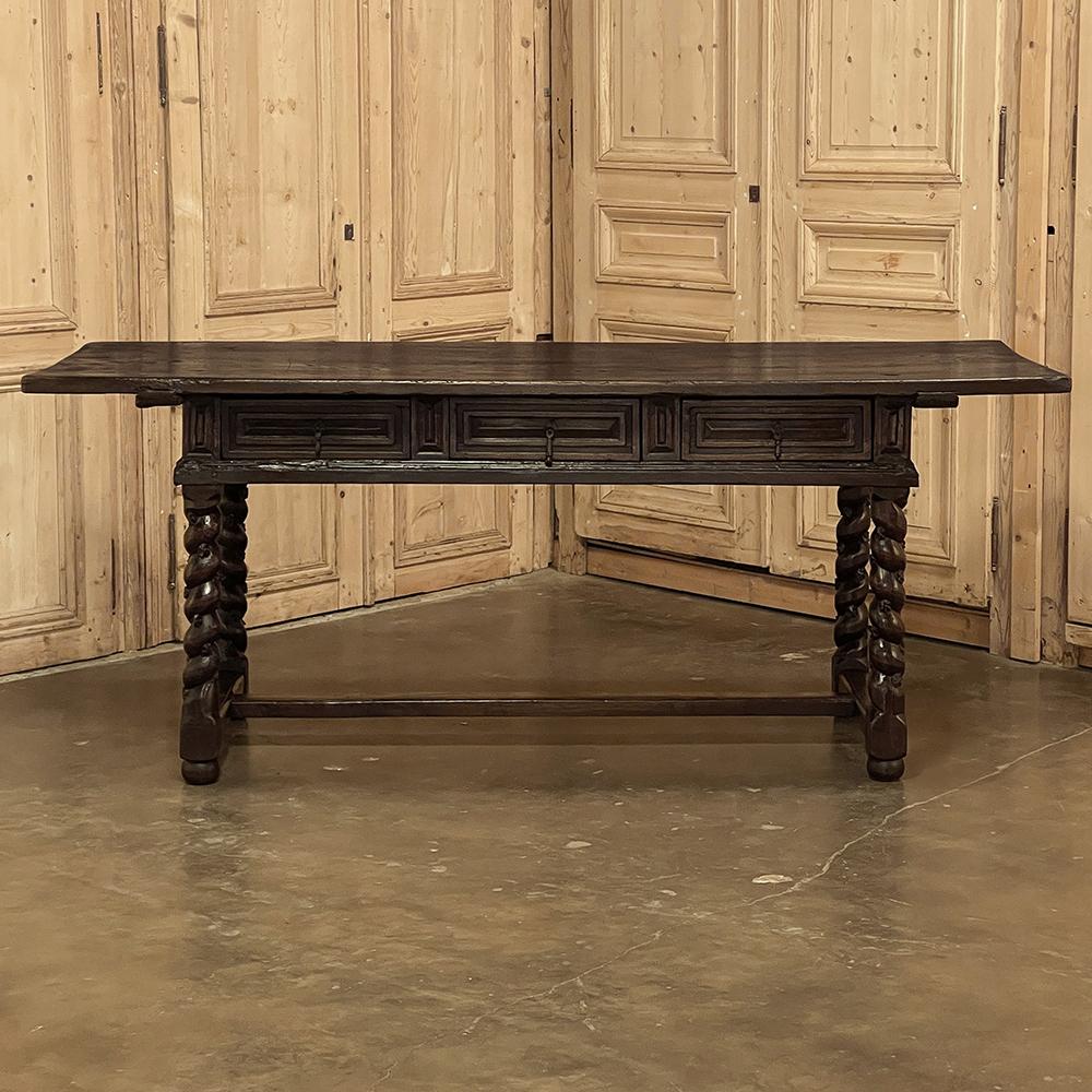 18th century Spanish Barley twist desk is a truly remarkable example of hand-crafted excellence during the waning years of Spain's dominance in world exploration and the colonization of the Americas. Designed for an obviously affluent member of the