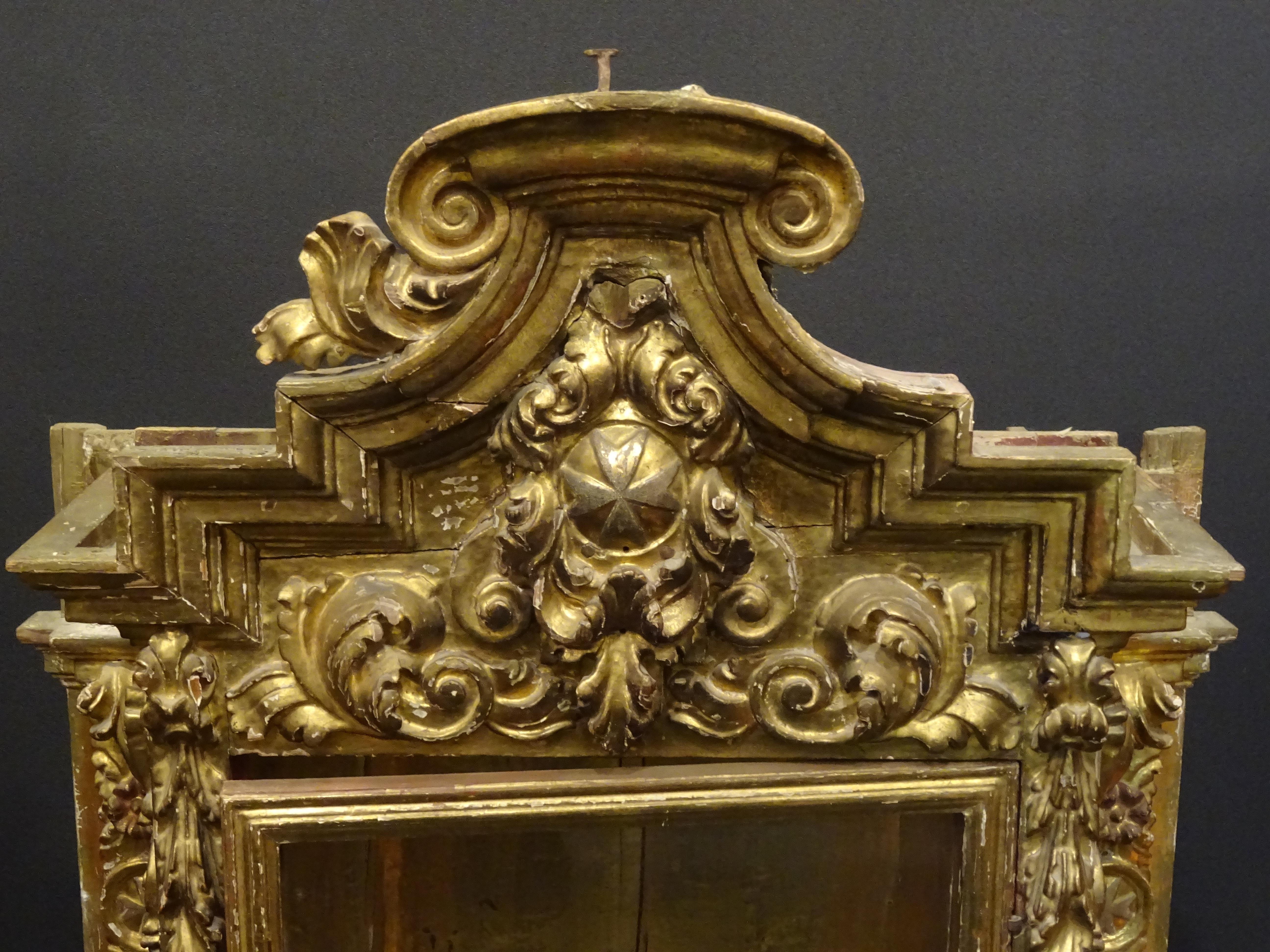 Mid-18th Century 18thSpanish Baroque  Display Carved Gilded Wood and Blown Glass 