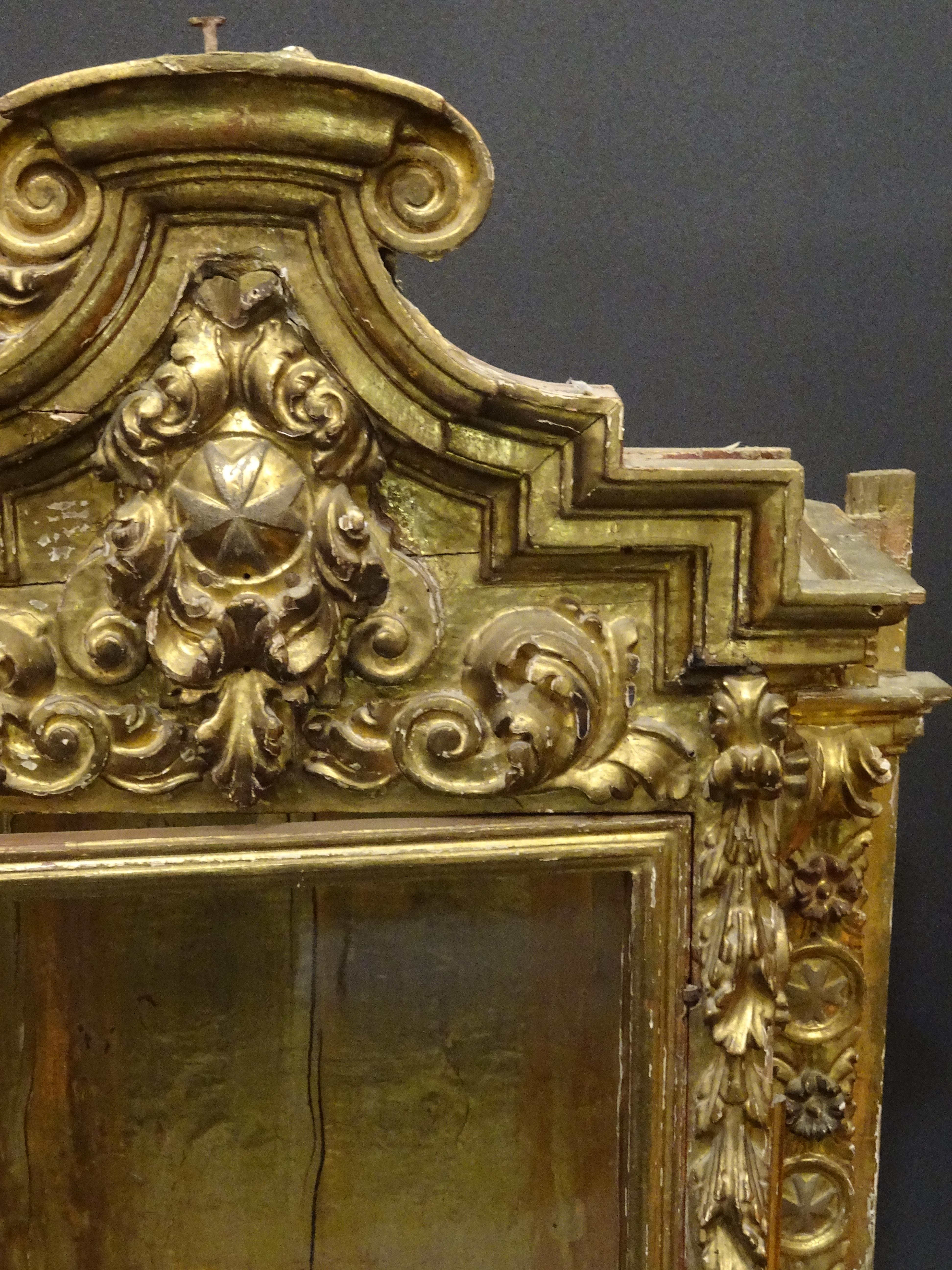 18thSpanish Baroque  Display Carved Gilded Wood and Blown Glass  1