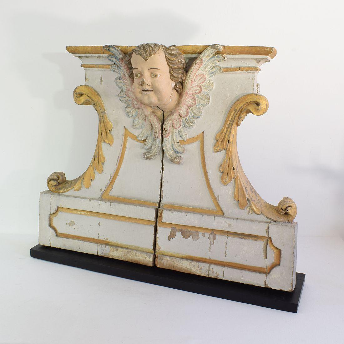 Wonderful baroque altar ornament with Angel head. Great and unique item.
Spain circa 1750
Weathered, losses and old repairs. 
More photo's available on request.
Measurements include the wooden base.