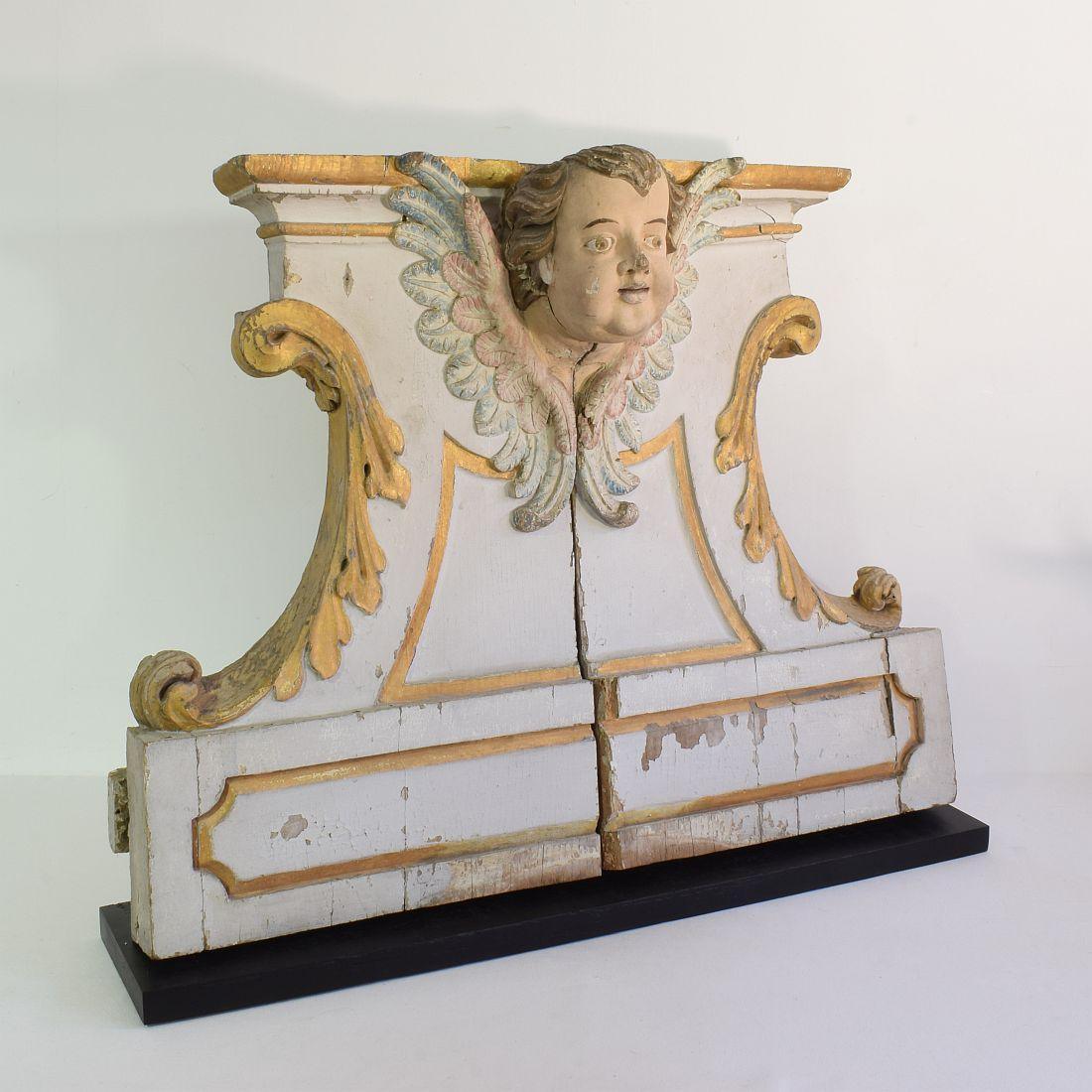 Hand-Carved 18th Century Spanish Baroque Carved Giltwood Altar Ornament with Angel Head For Sale