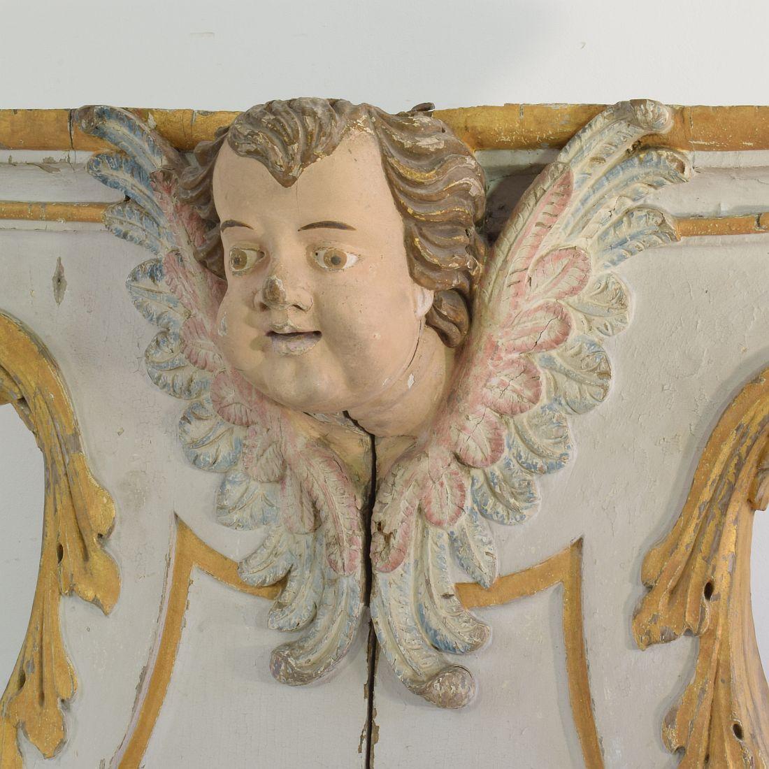 18th Century Spanish Baroque Carved Giltwood Altar Ornament with Angel Head For Sale 1