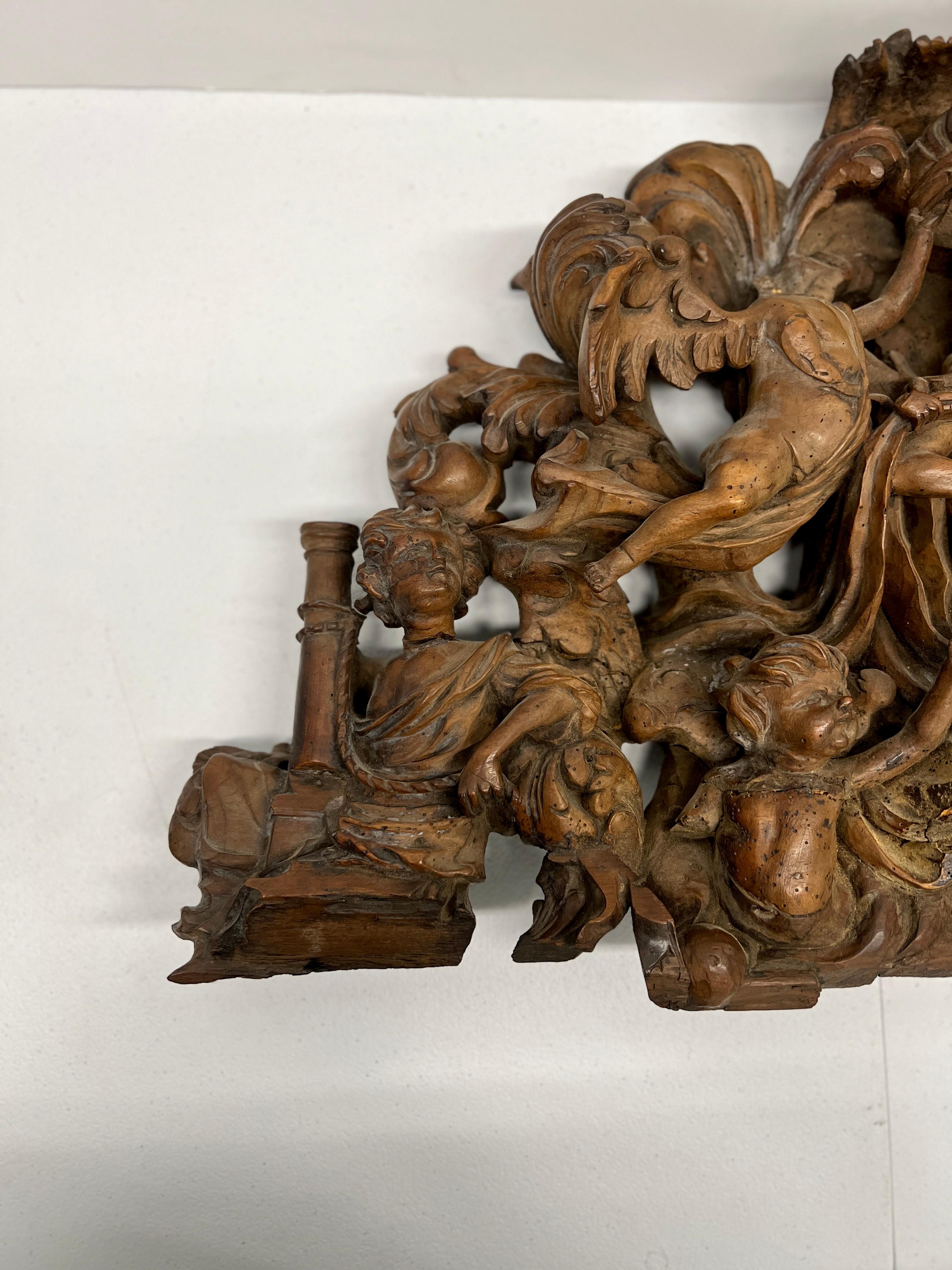 18th Century, Spanish Baroque Carving The Resurrection of Jesus In Good Condition For Sale In Atlanta, GA